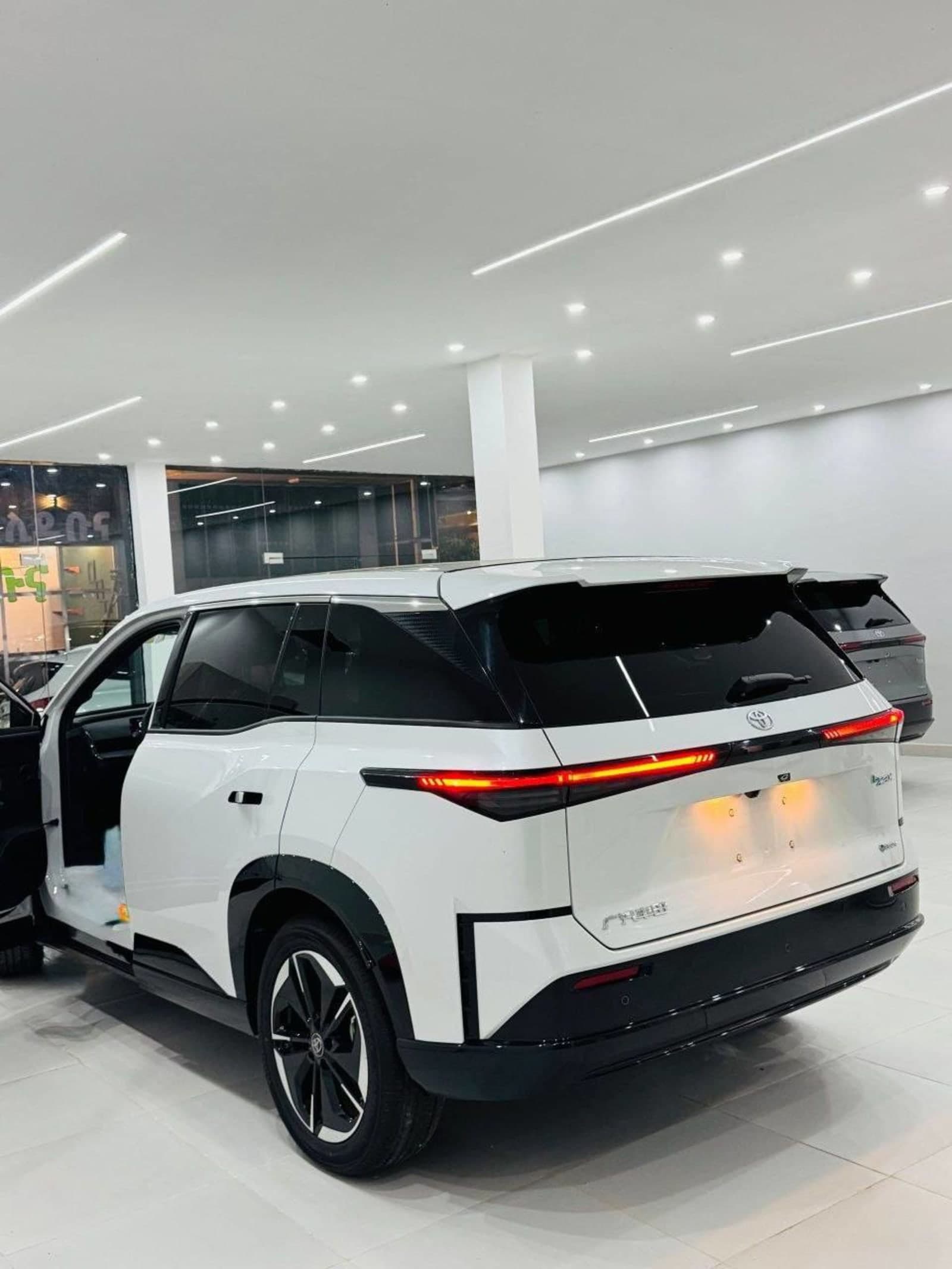2025 Toyota bZ3X — photo 2