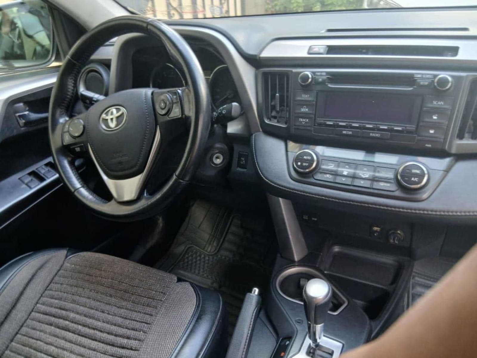 2016 Toyota Rav4 — photo 3