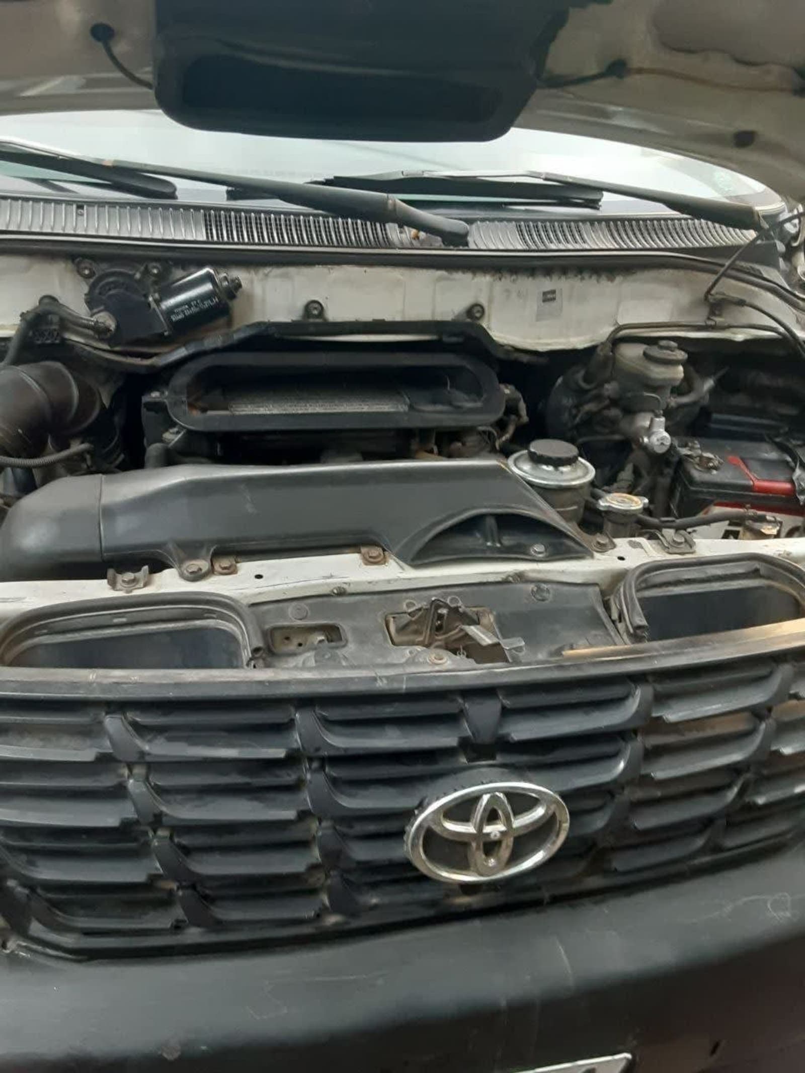 2007 Toyota Hiace shark — photo 4