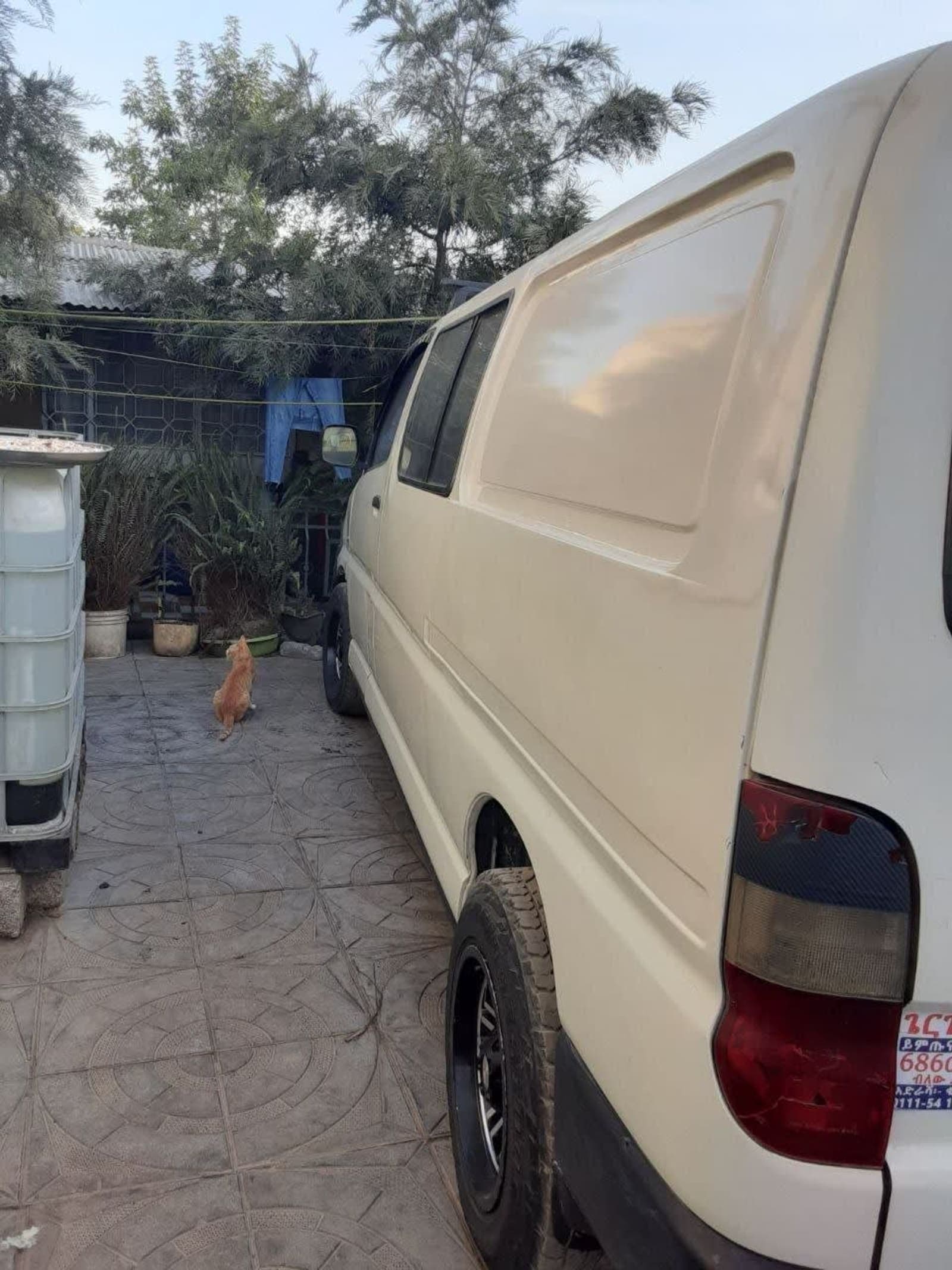 2007 Toyota Hiace shark — photo 6