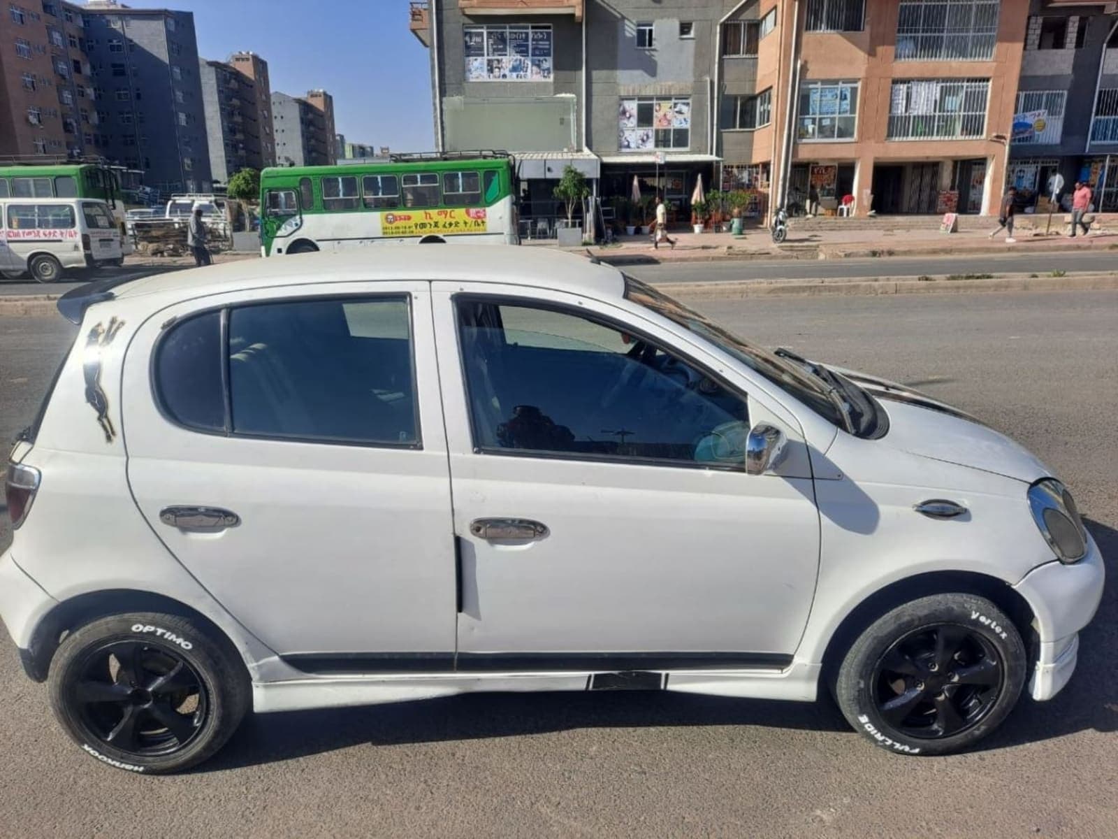 2001 Toyota Vitz — photo 2