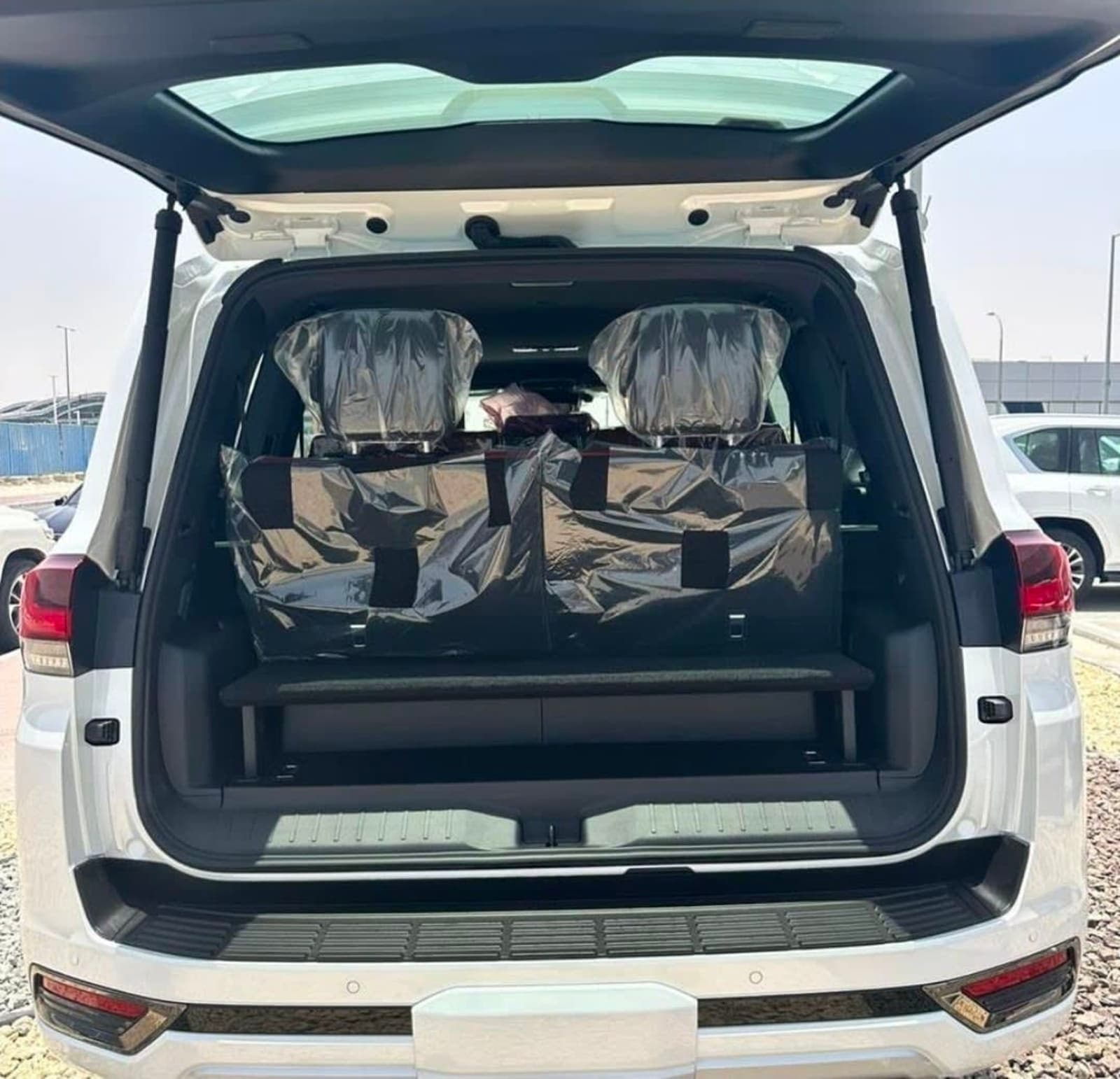 2025 Toyota Land Cruiser LC300 VXR — photo 4