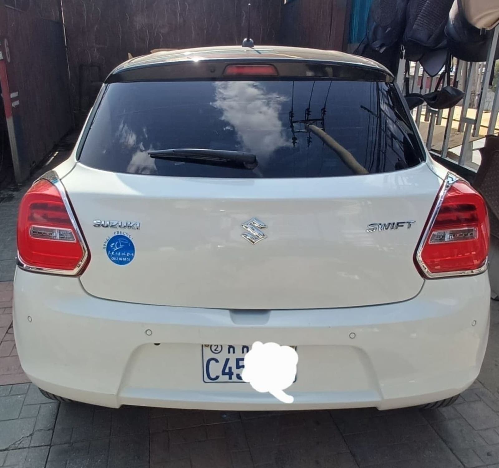 2022 Suzuki Swift — photo 2