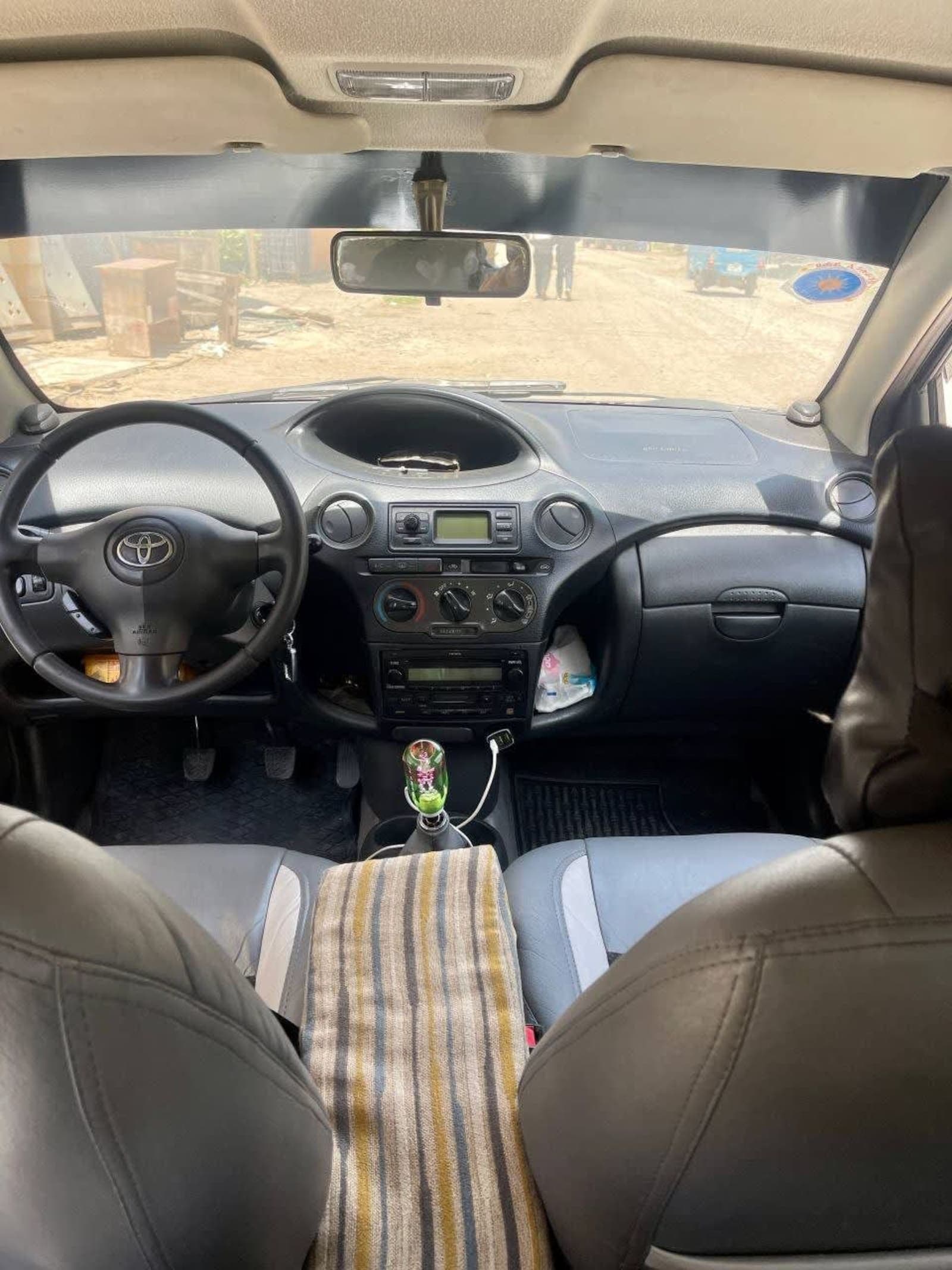2005 Toyota Vitz Yaris — photo 3