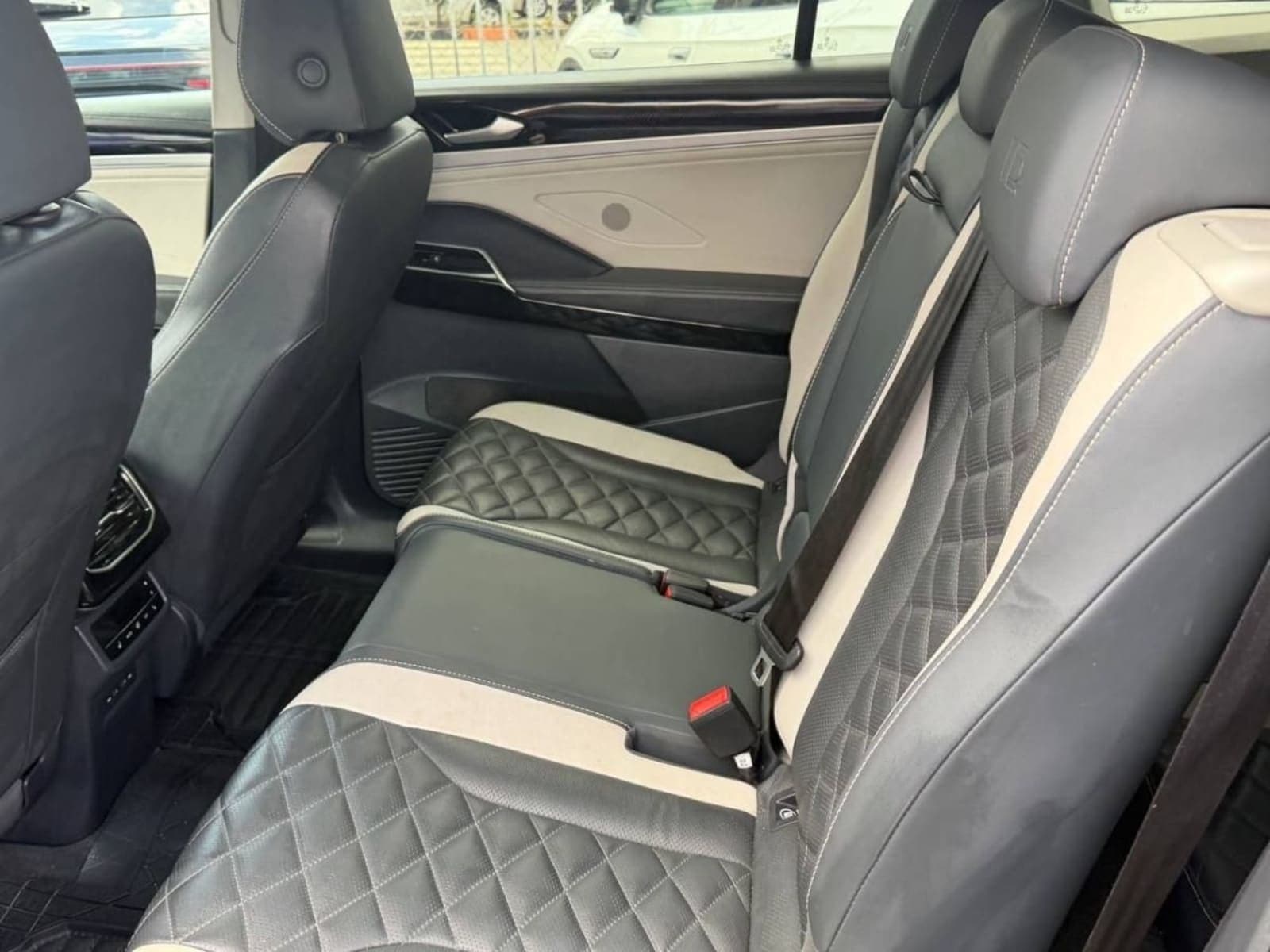 2022 Volkswagen ID.6 Crozz Pro — photo 3