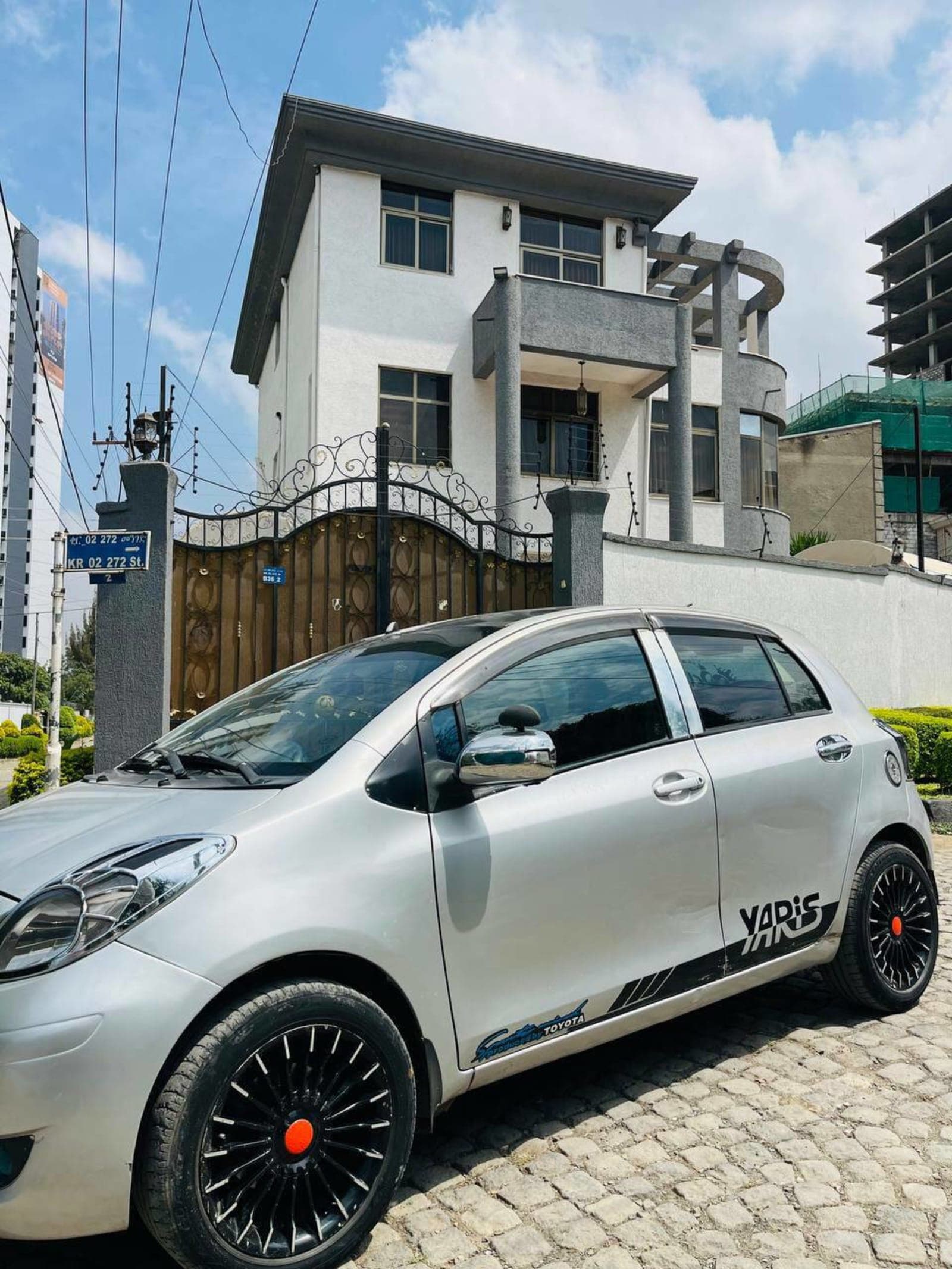 2010 Toyota Yaris โ photo 3