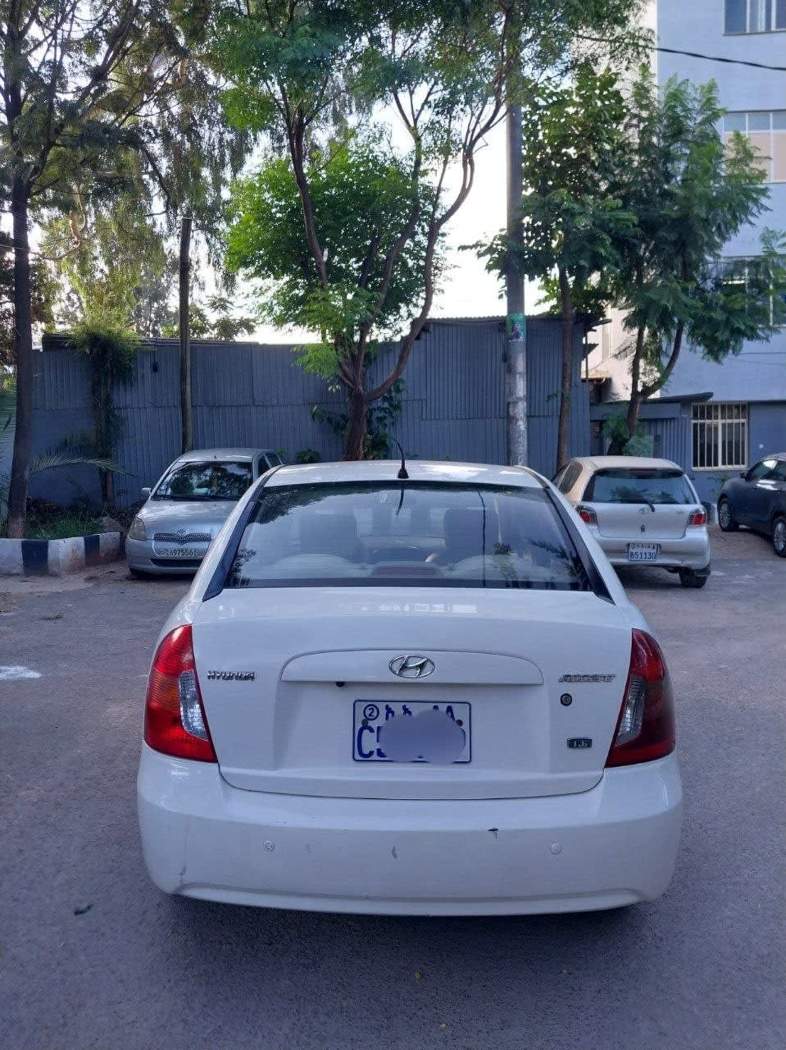 2010 HYUNDAI ACCENT — photo 2