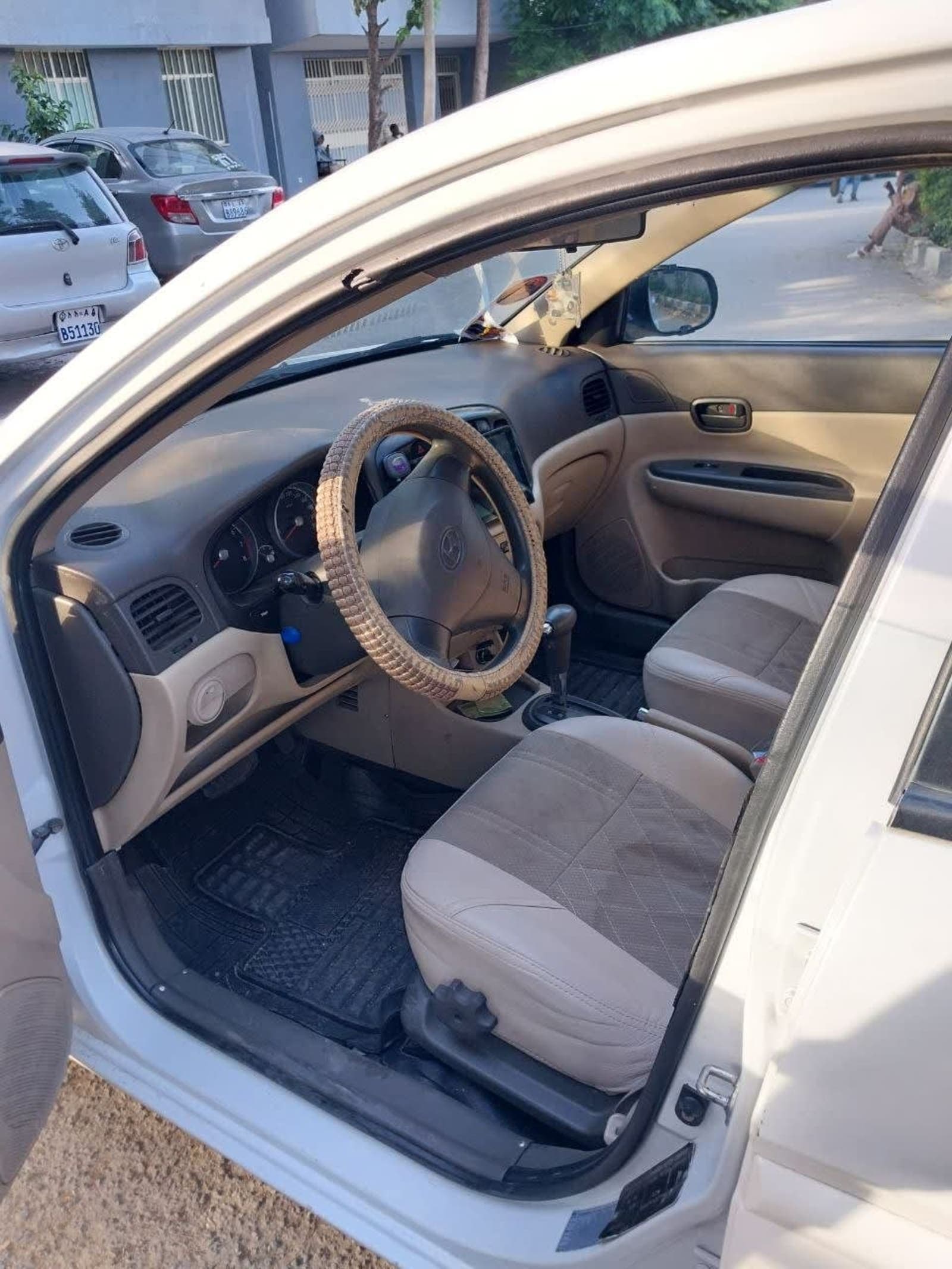 2010 HYUNDAI ACCENT — photo 5