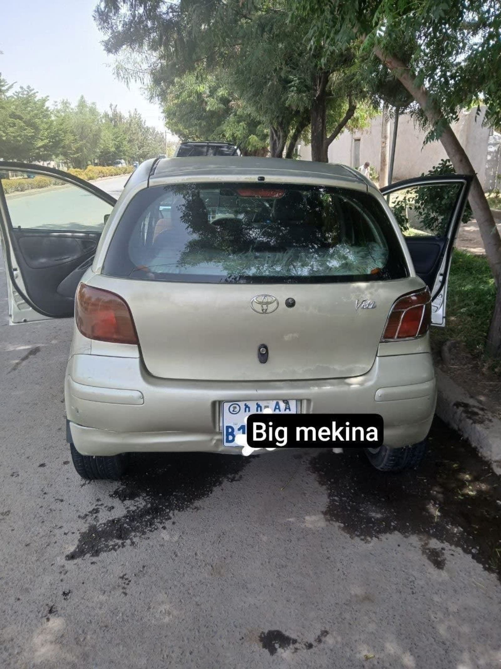2002 Toyota Vitz — photo 2
