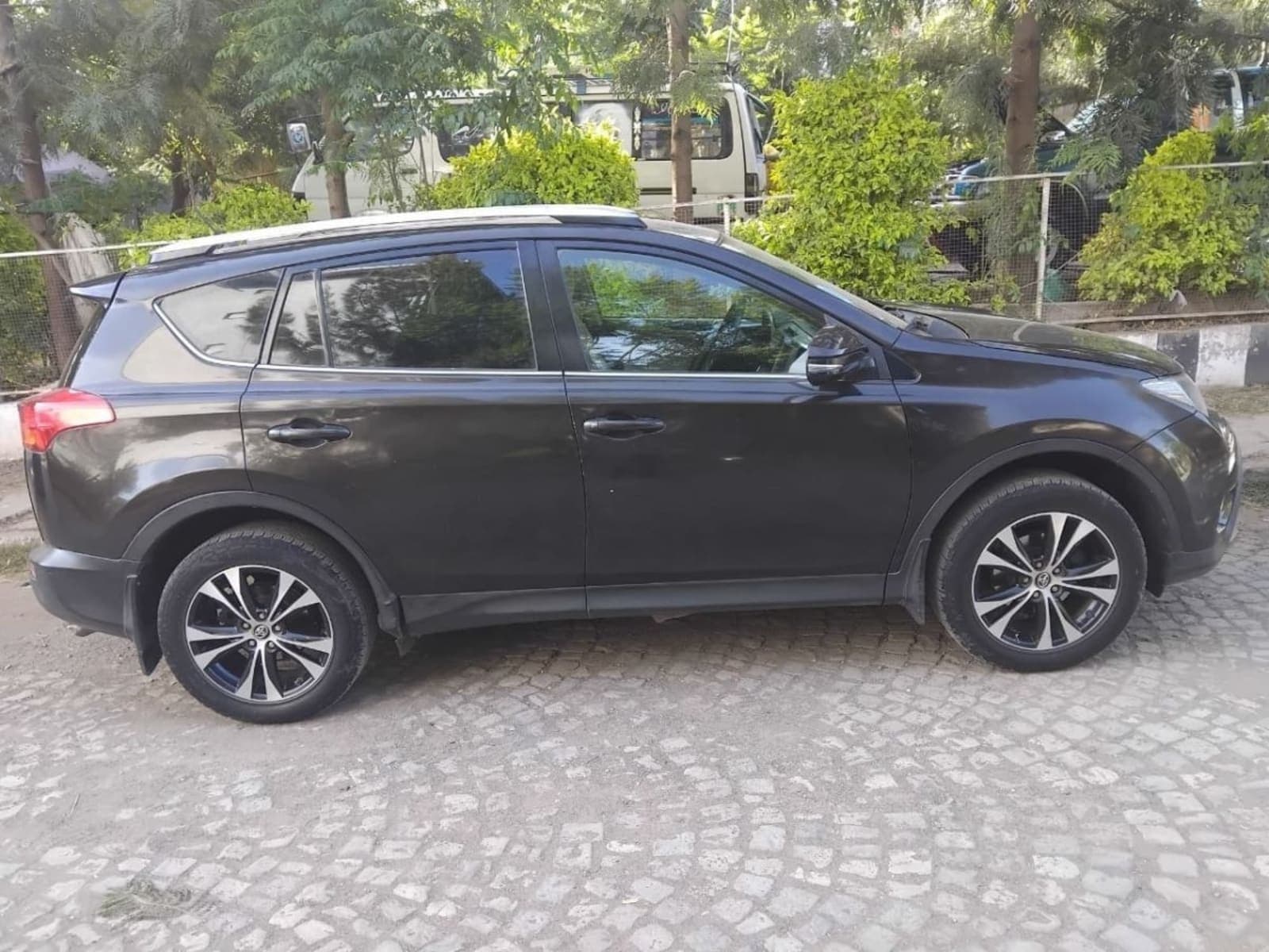 2015 Toyota Rav4 — photo 2