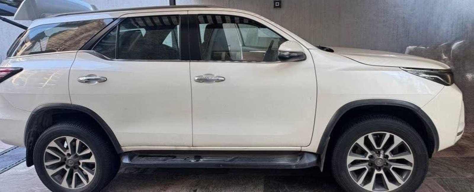 2018 Toyota Fortuner โ photo 4