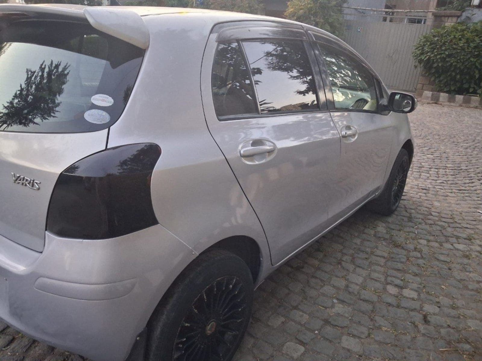 2010 Toyota Yaris Compact — photo 6