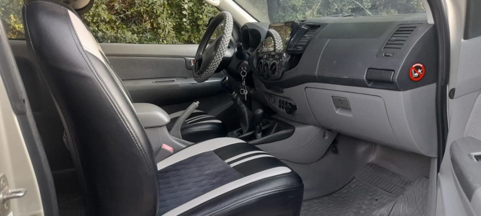 2010 Toyota Hilux — photo 2