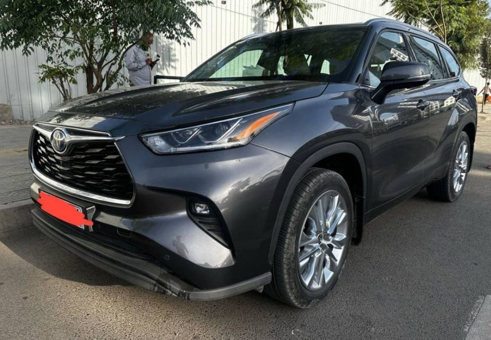 2023 Toyota Highlander Hybrid Limited — photo 1