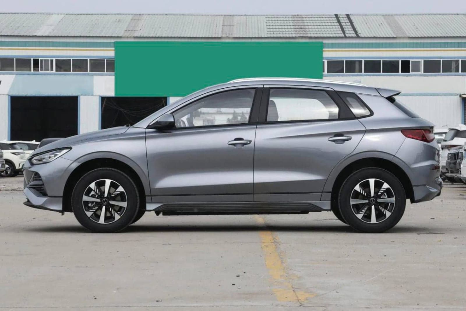 2025 BYD E2 โ photo 2