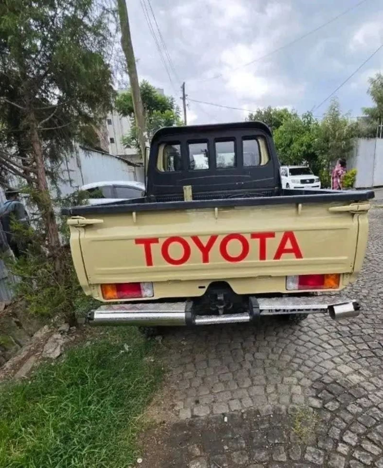 2002 Toyota Land-cruiser โ photo 1
