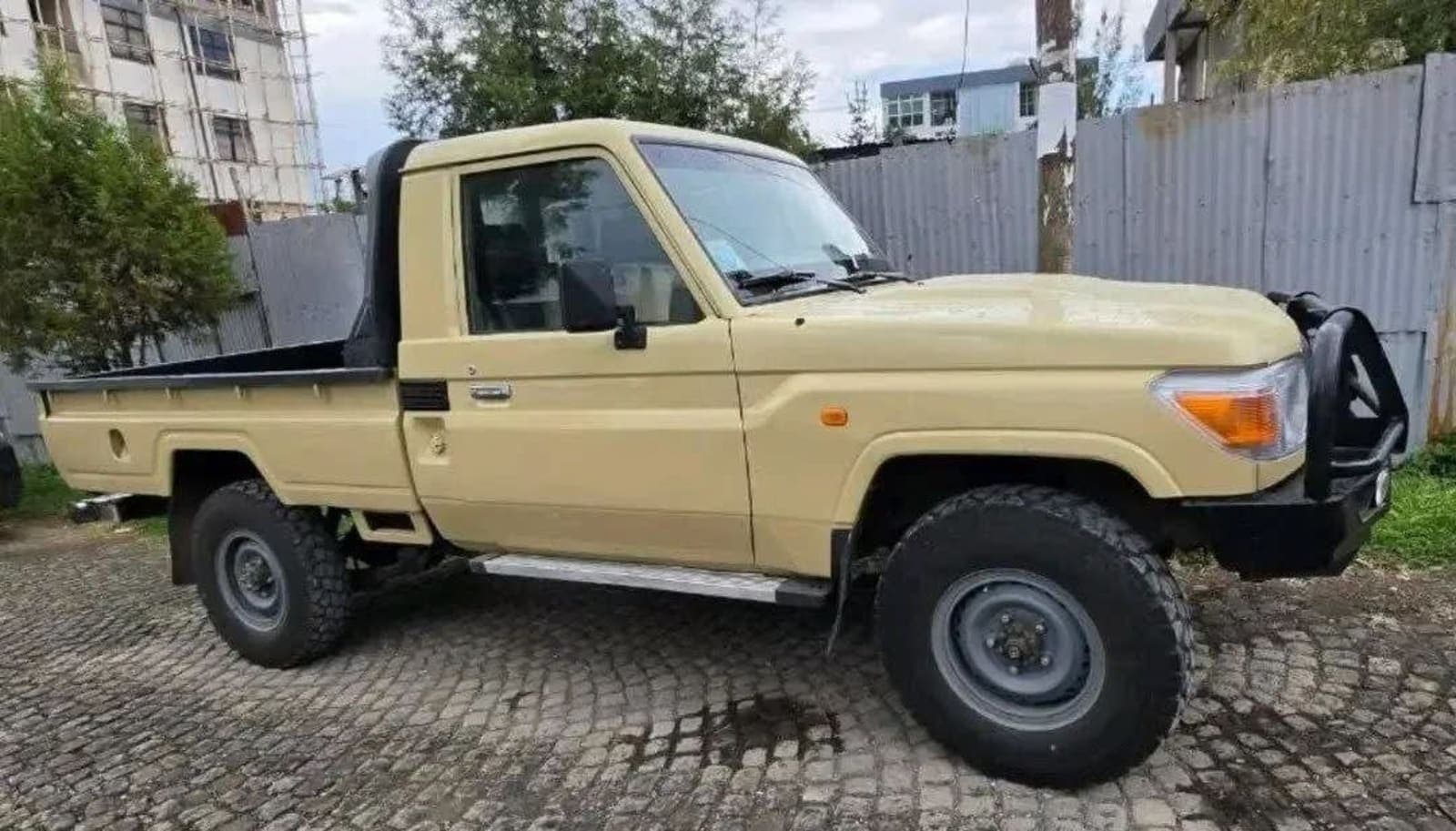 2002 Toyota Land-cruiser โ photo 2