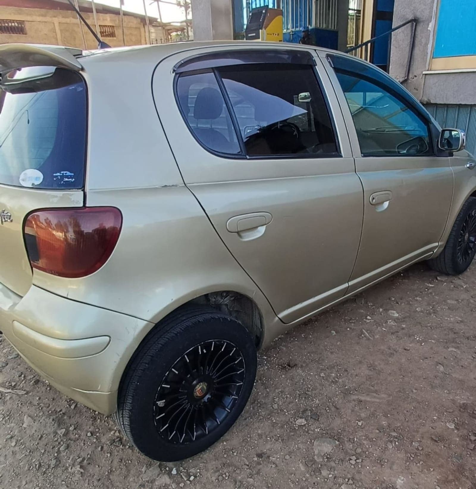 2004 Toyota Vitz — photo 5