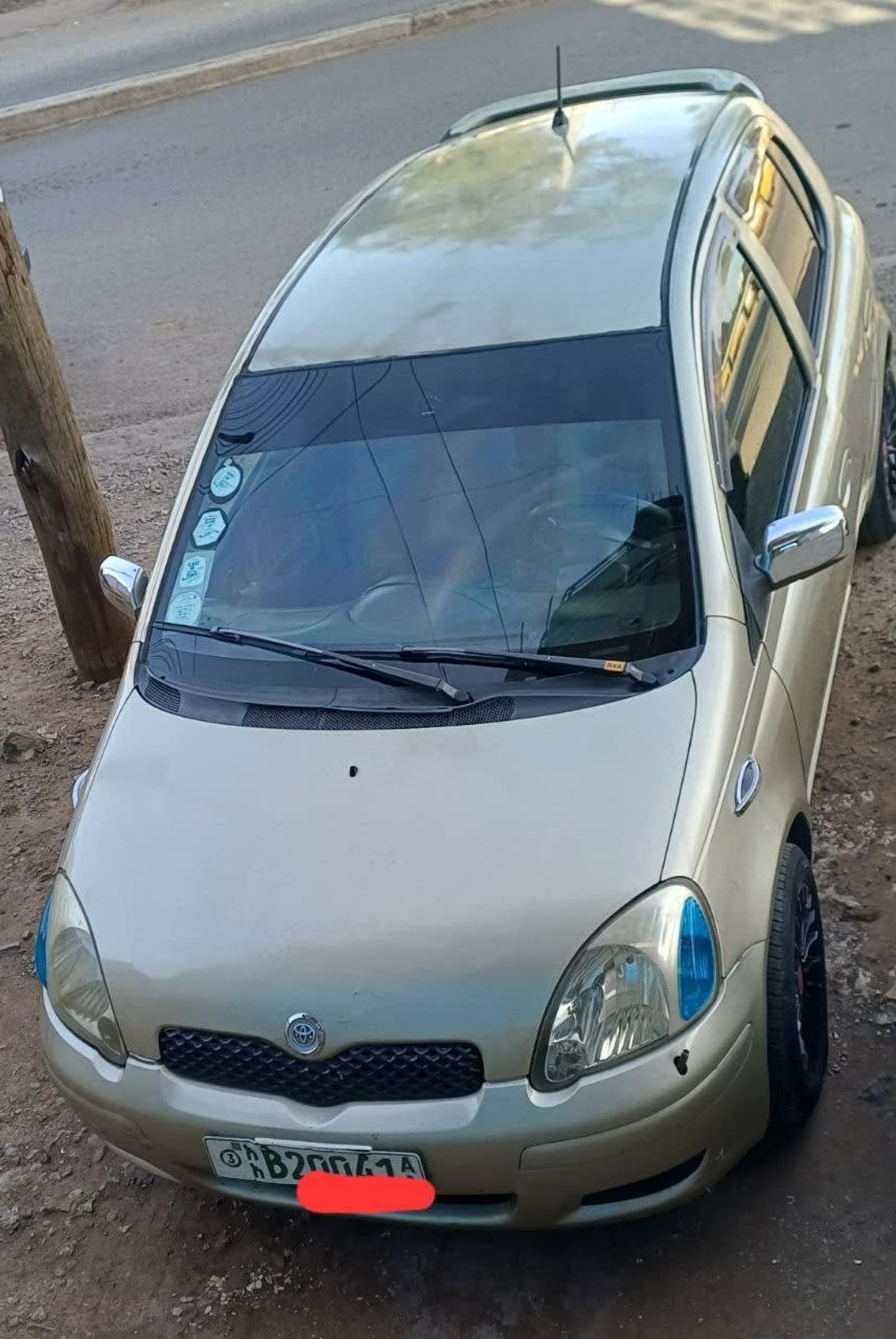 2004 Toyota Vitz — photo 8