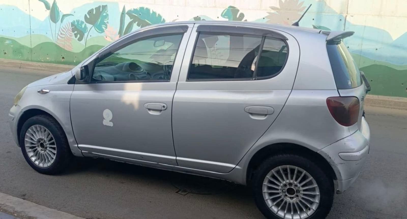 2004 Toyota Vitz — photo 3