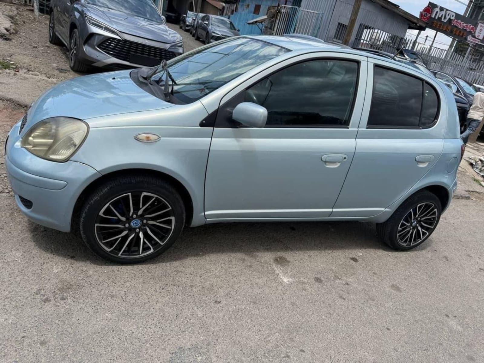 2004 Toyota Vitz — photo 5