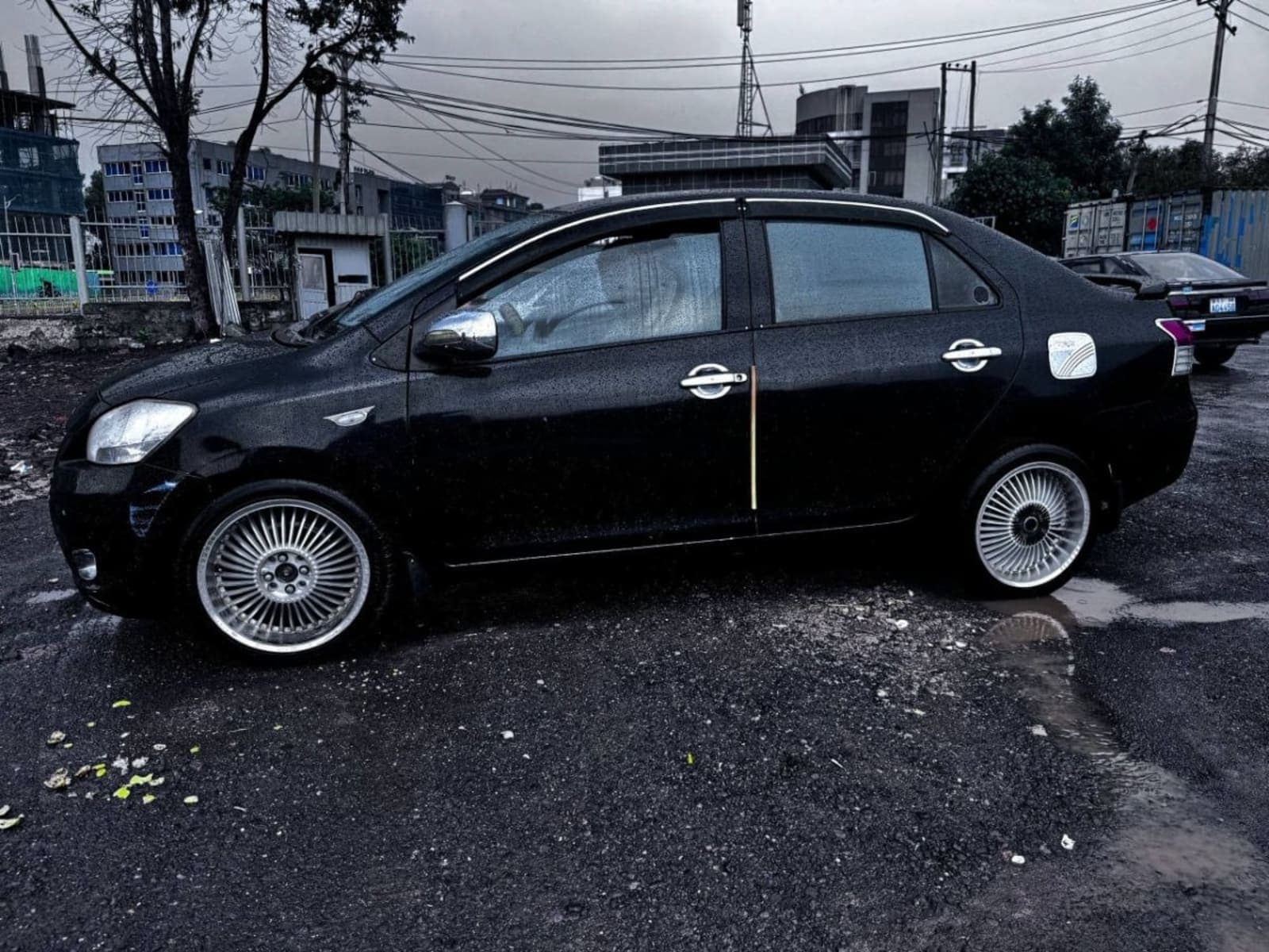 2008 Toyota Yaris sedan — photo 4