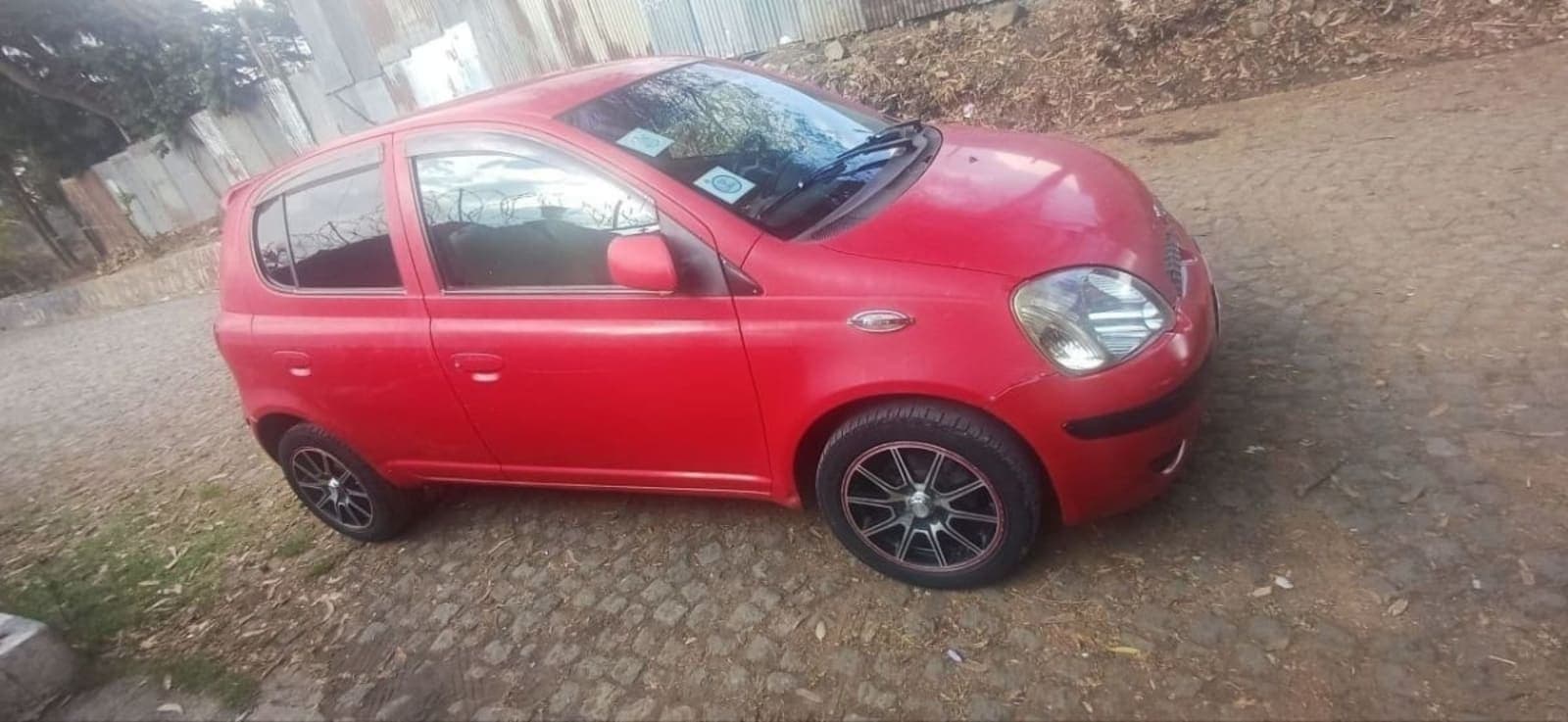 2004 Toyota Vitz