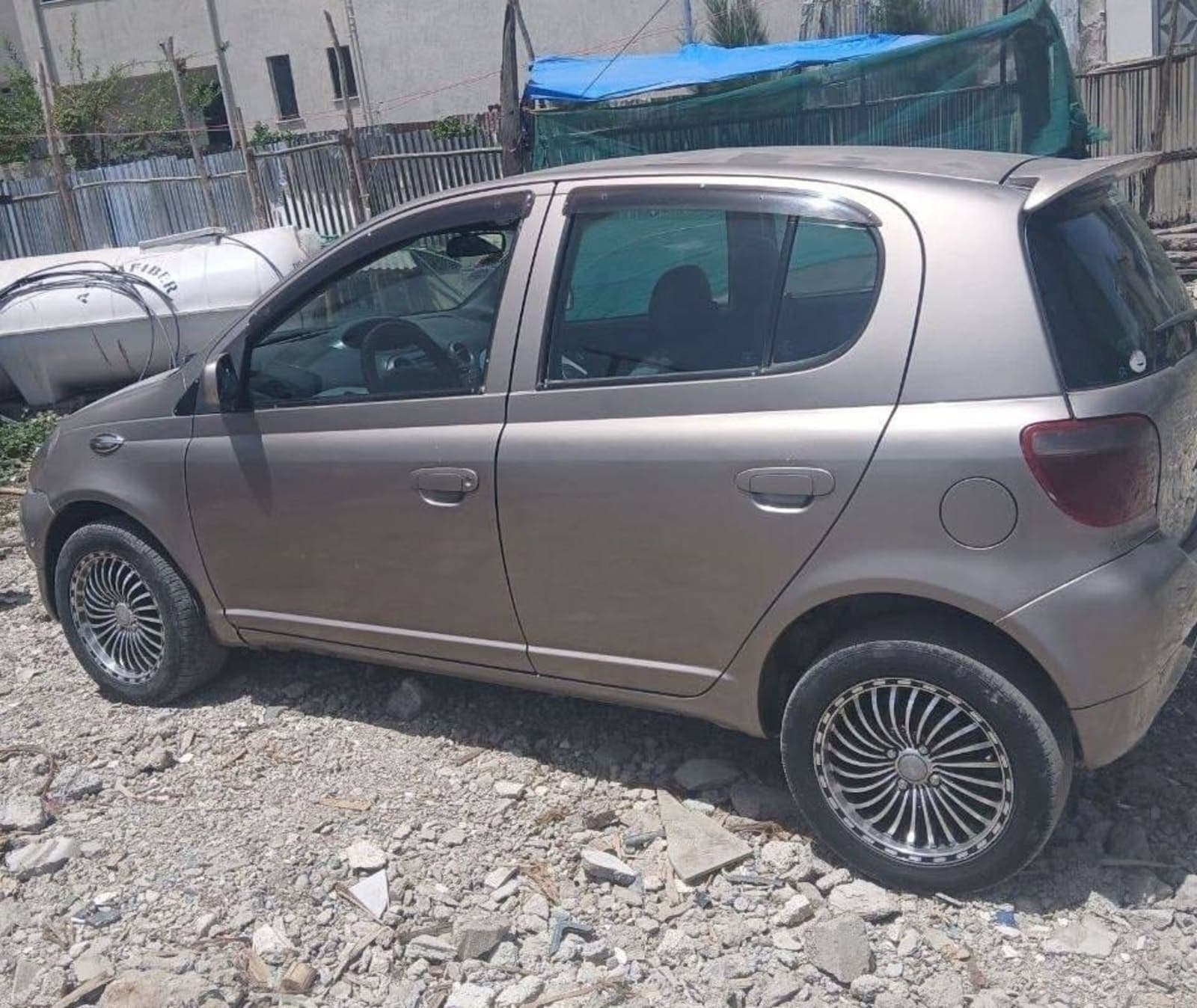 2001 Toyota Vitz