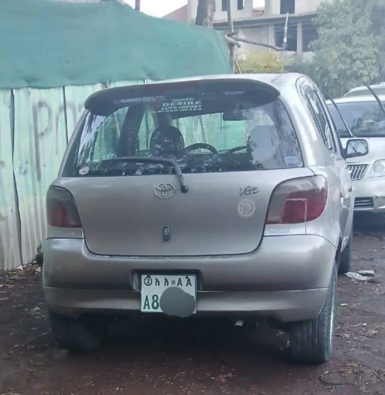 2001 Toyota Vitz — photo 2