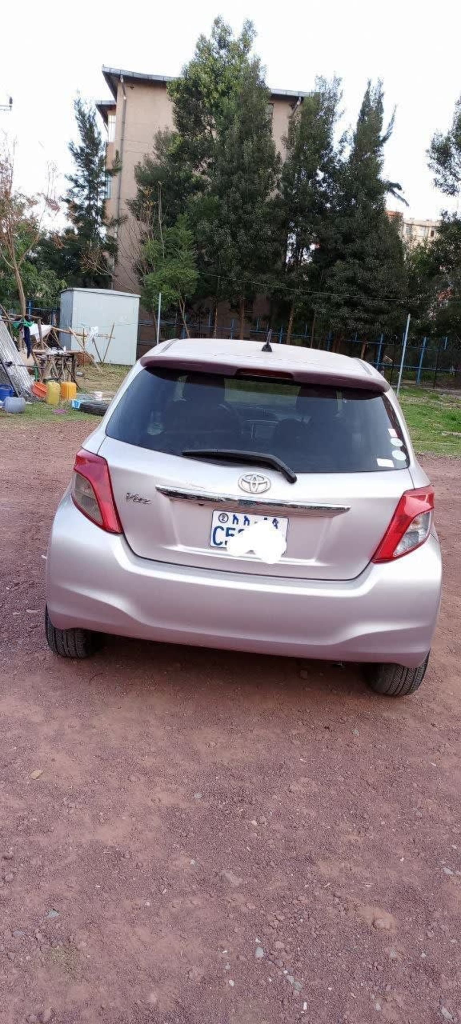 2012 Toyota Yaris — photo 2