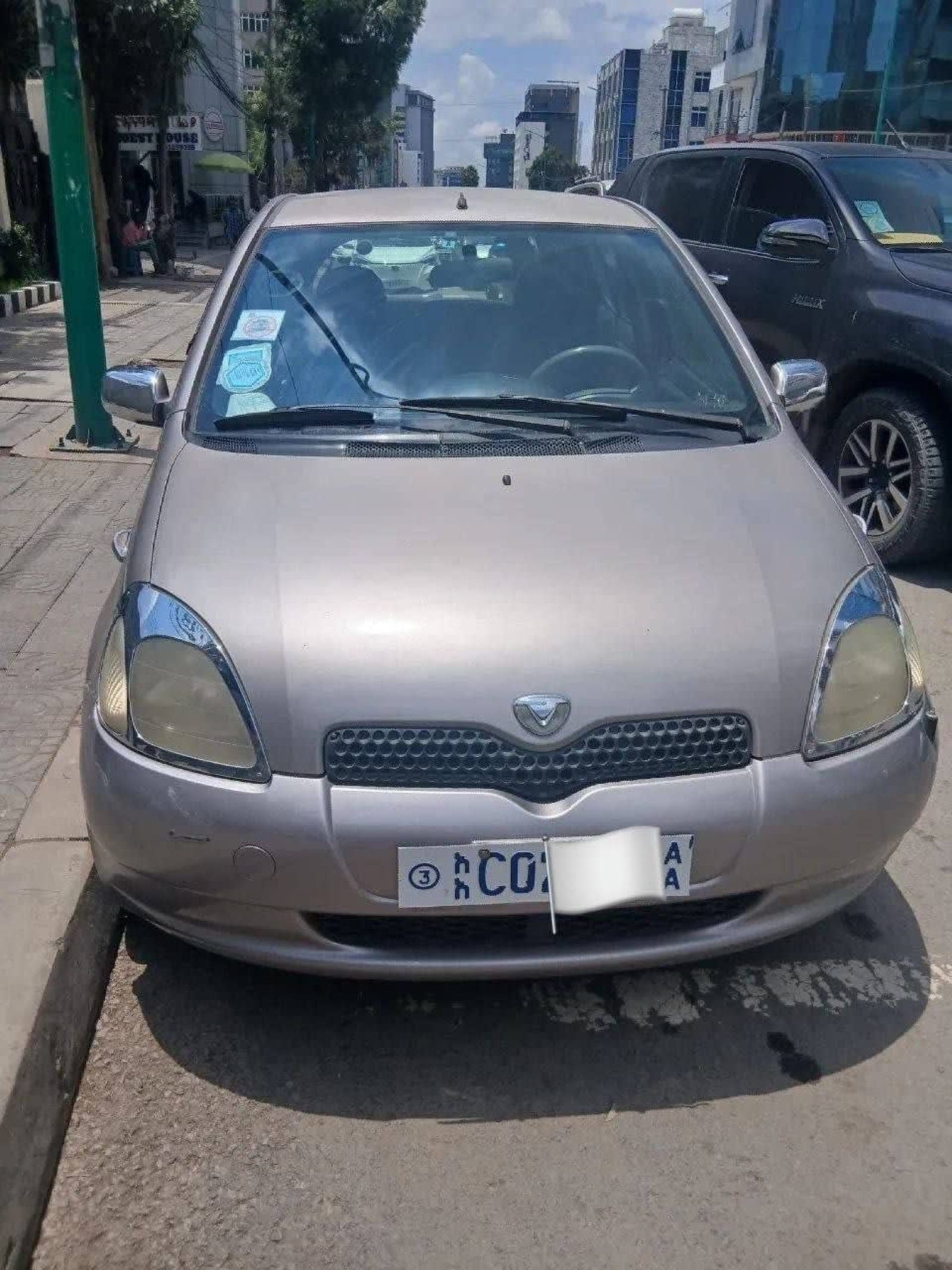 2001 Toyota Vitz โ photo 2