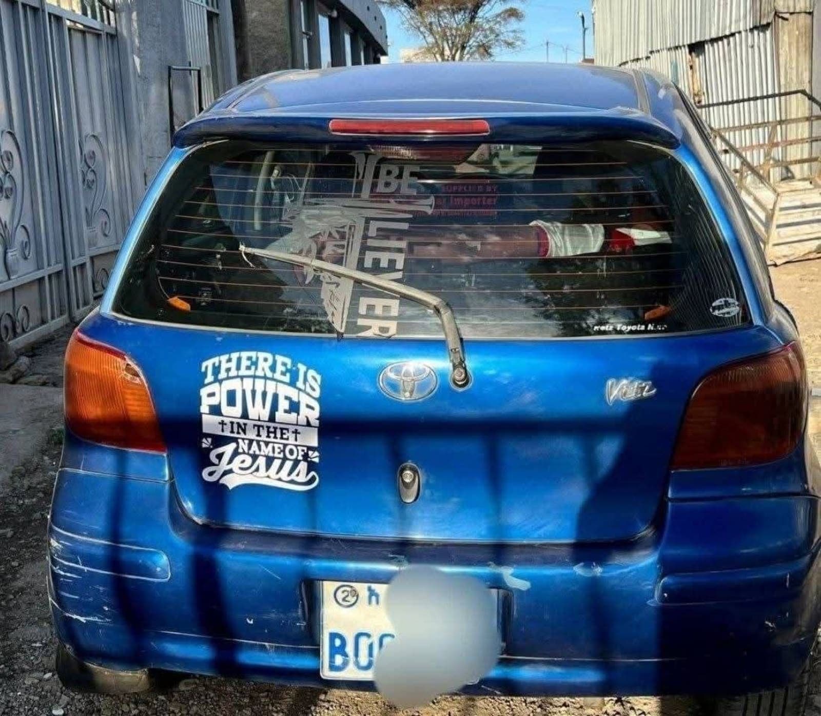 2002 Toyota Vitz โ photo 3