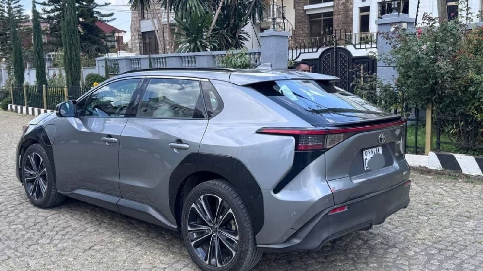 2022 Toyota BZ4X AWD ULTRA — photo 5