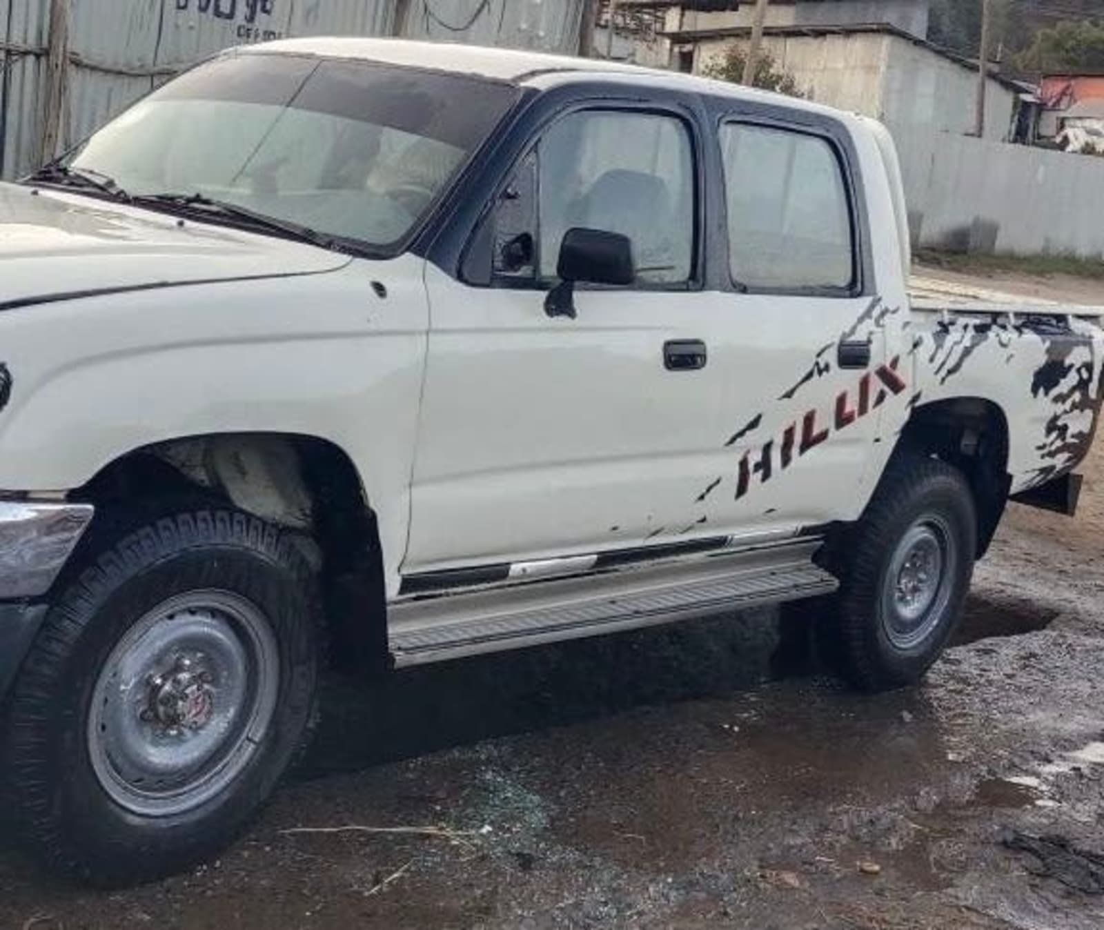 1998 Toyota Hilux โ photo 4