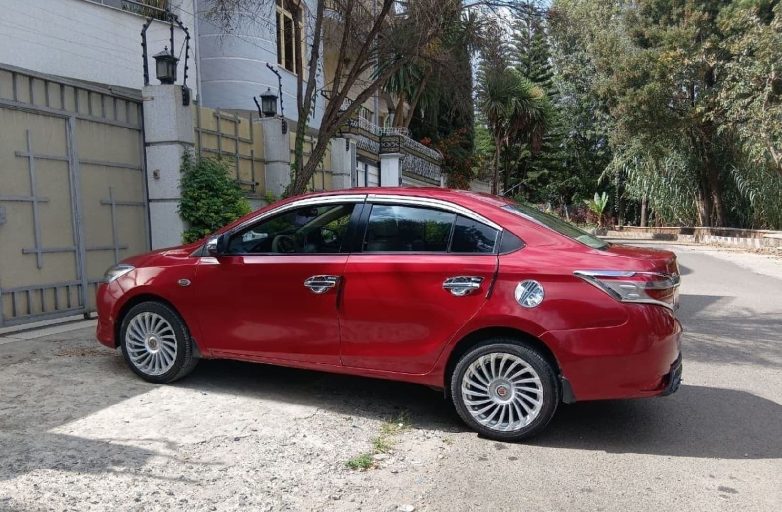 2013 Toyota Yaris — photo 6