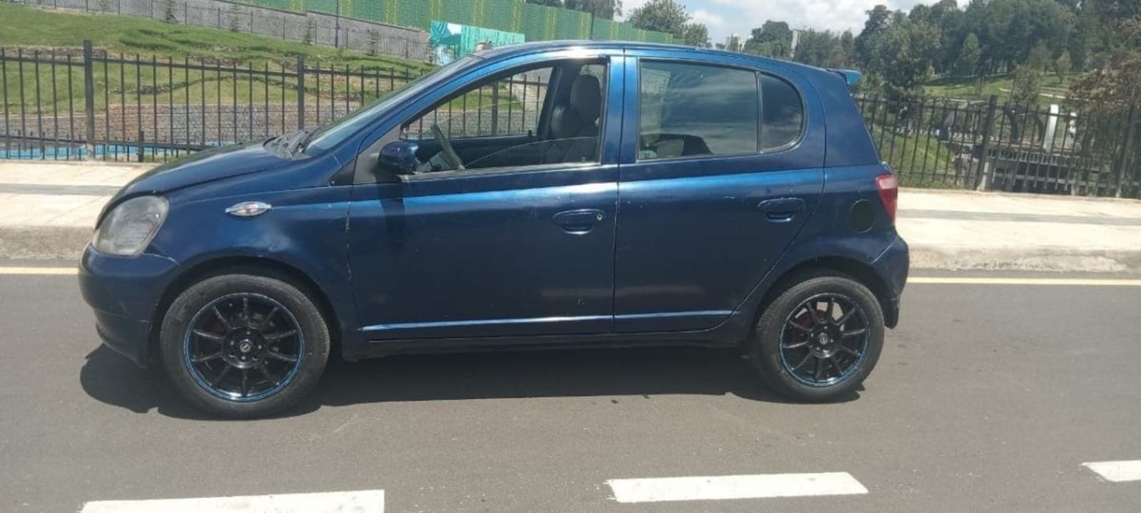 2001 Toyota Vitz — photo 5