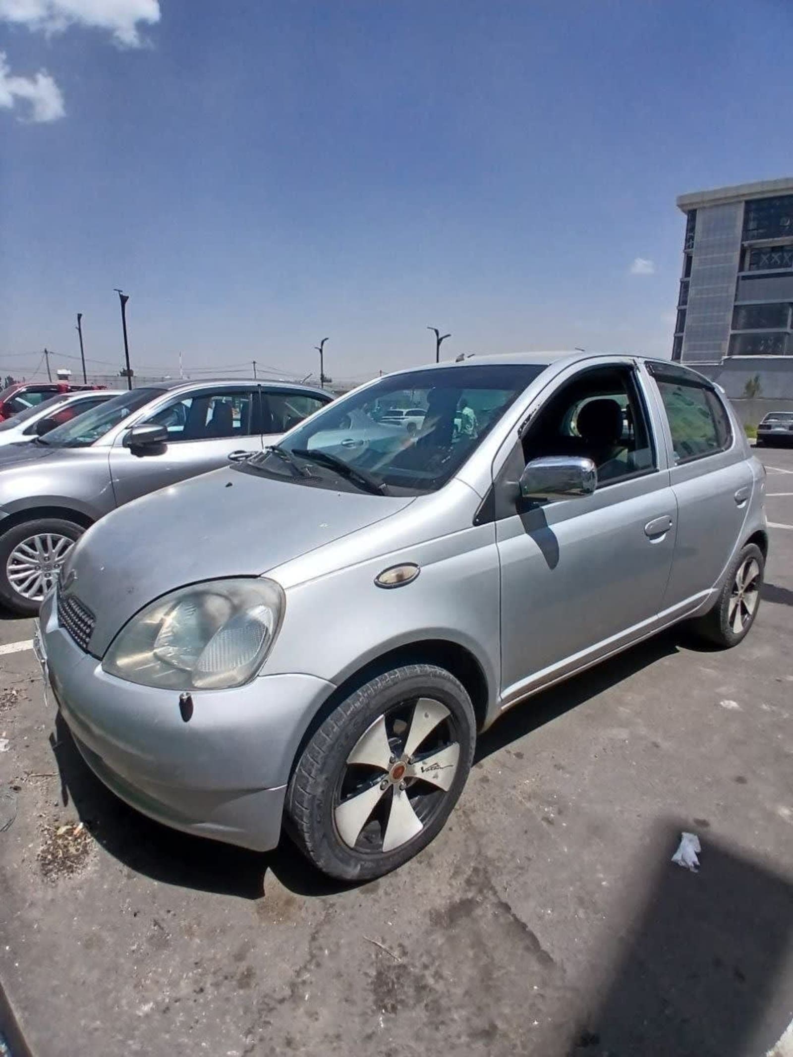 2001 Toyota Vitz — photo 1