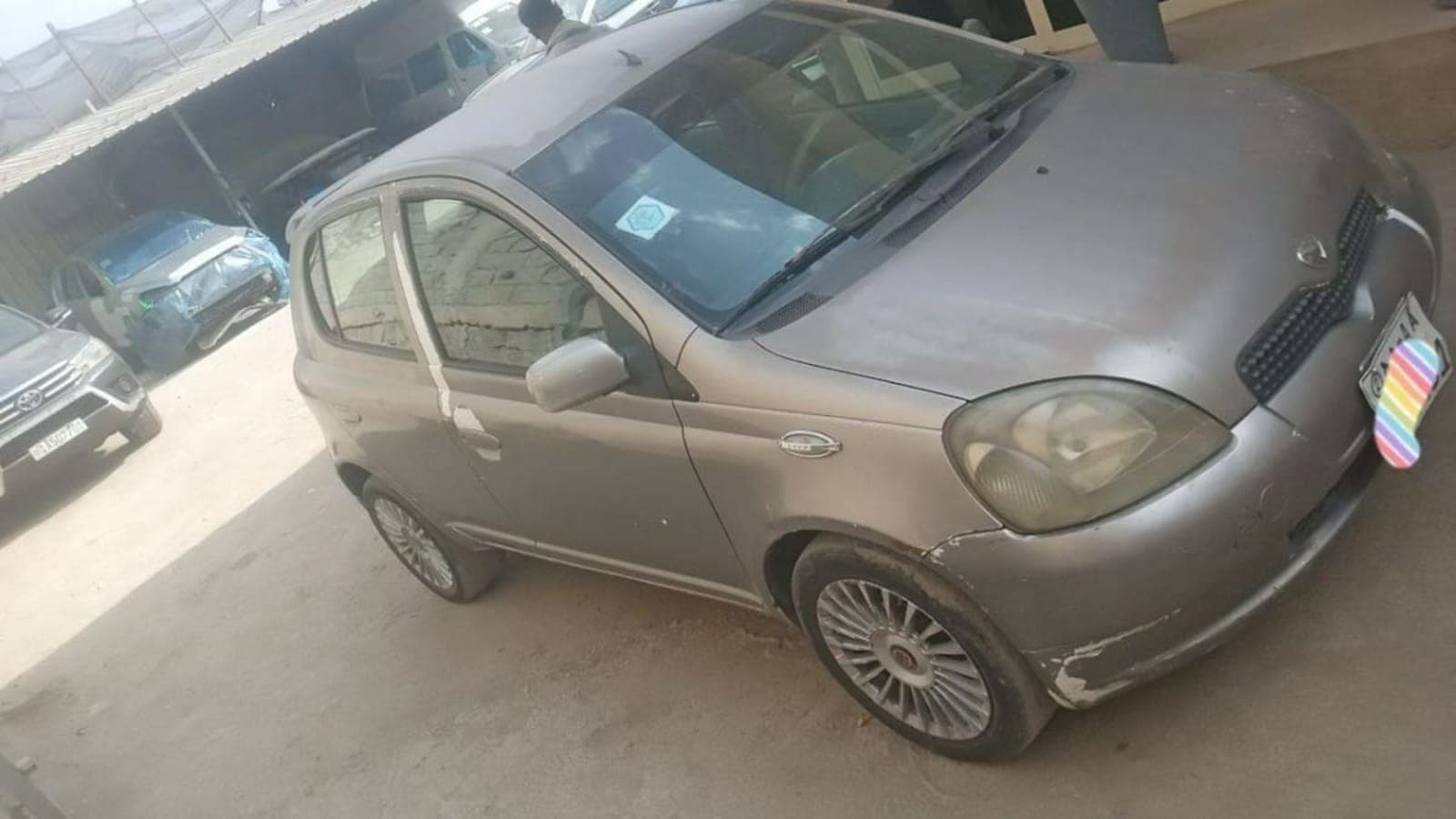 2001 Toyota Vitz — photo 4