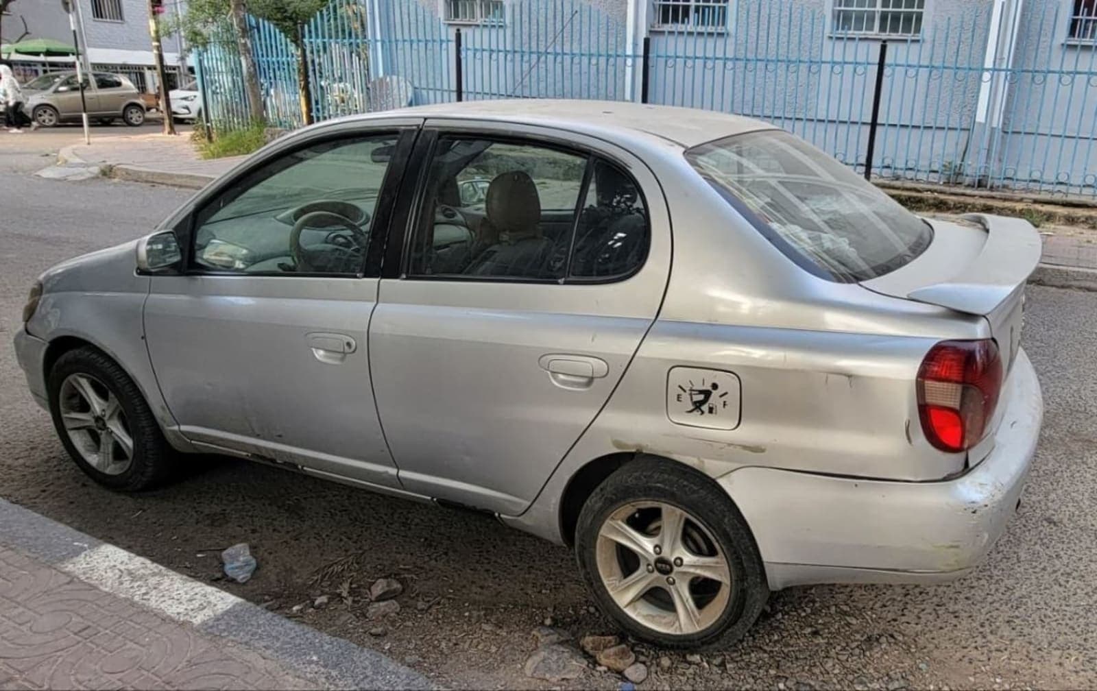 2002 Toyota Platz — photo 2