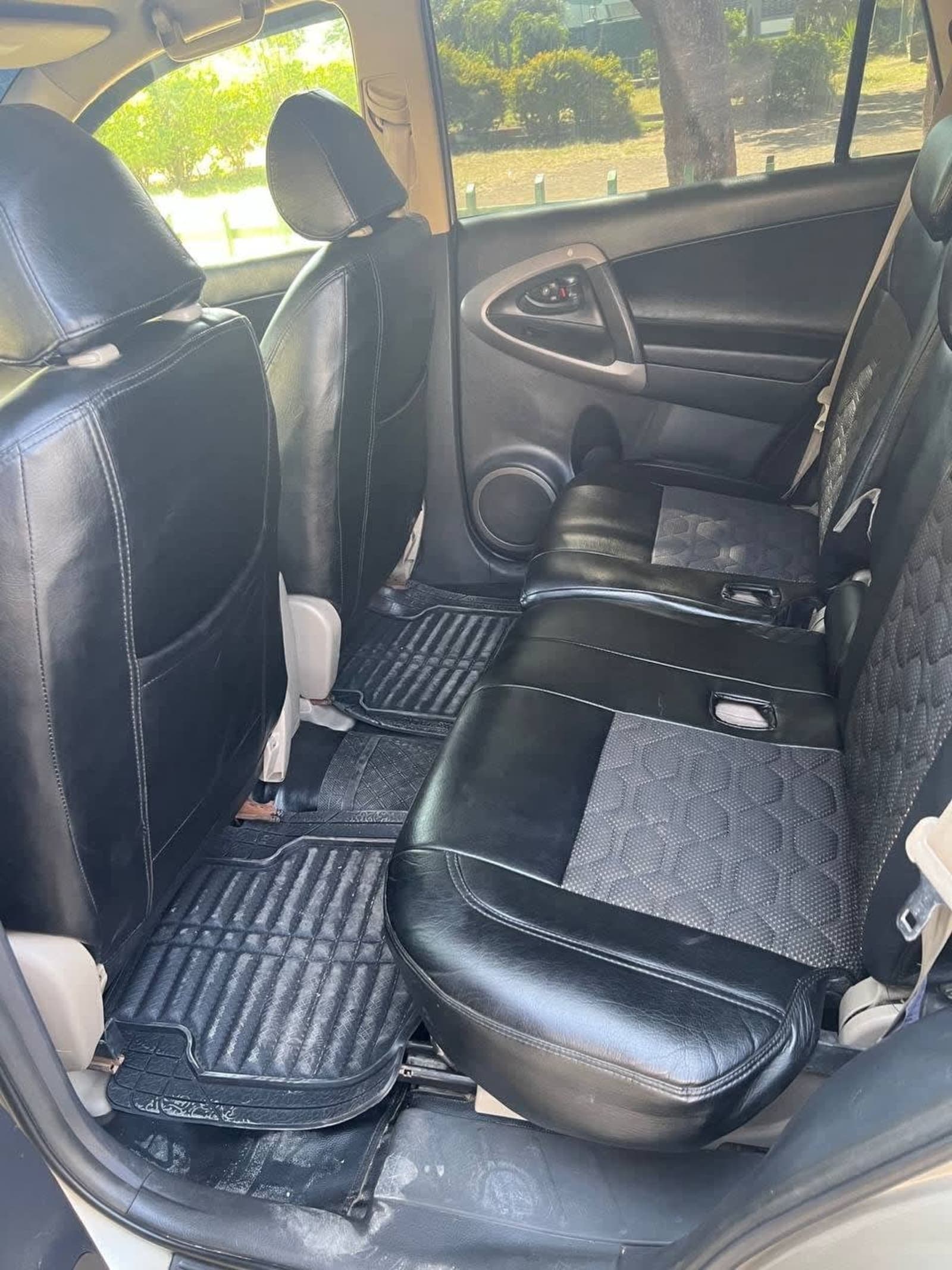 2007 TOYOTA RAVA4 — photo 6