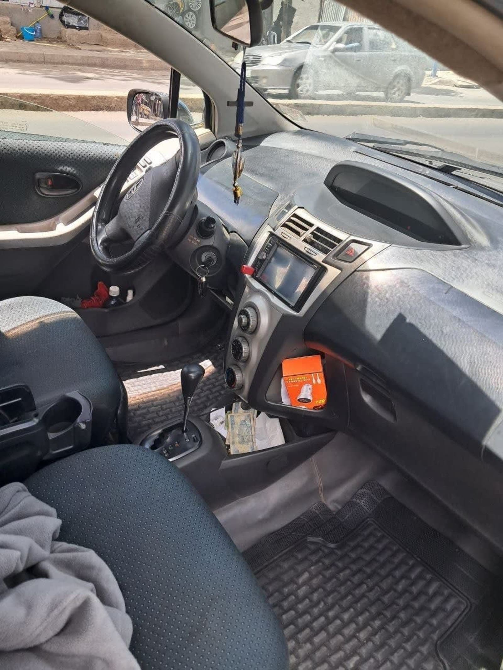 2006 Toyota Yaris compact — photo 4