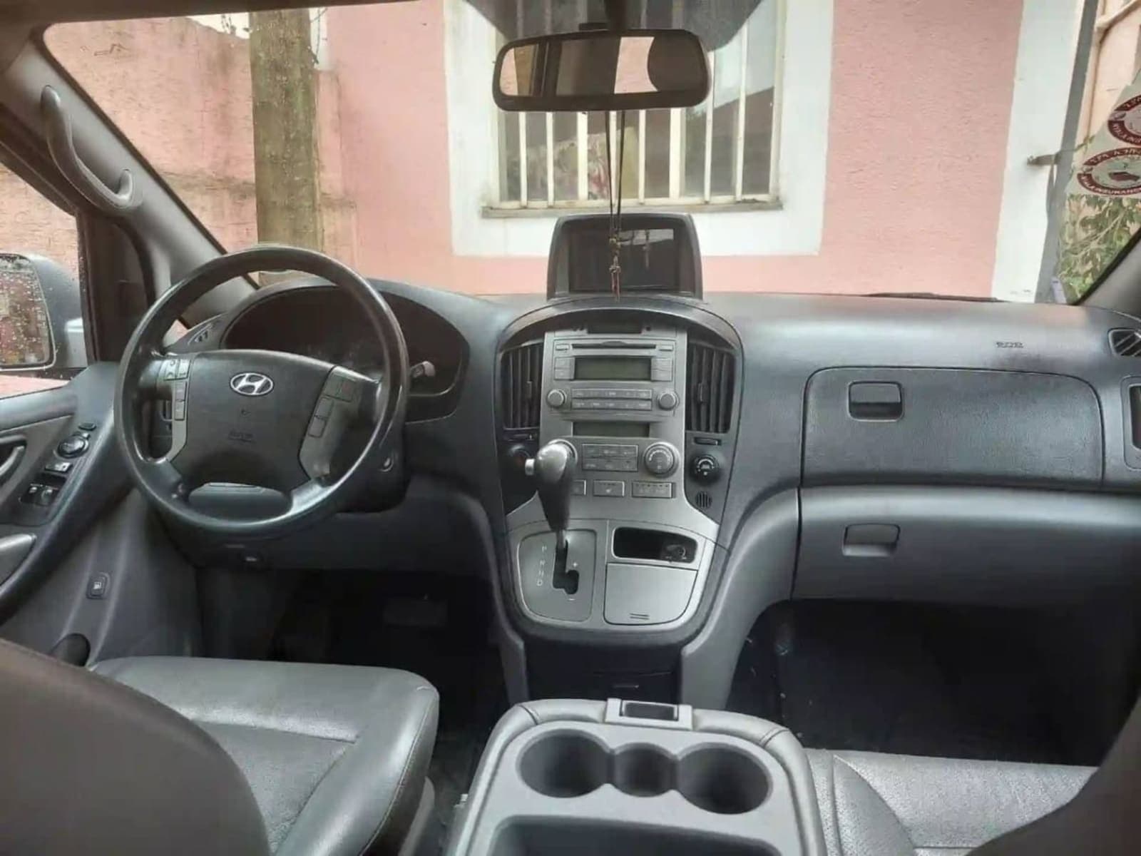 2013 Hyundai Starex — photo 2