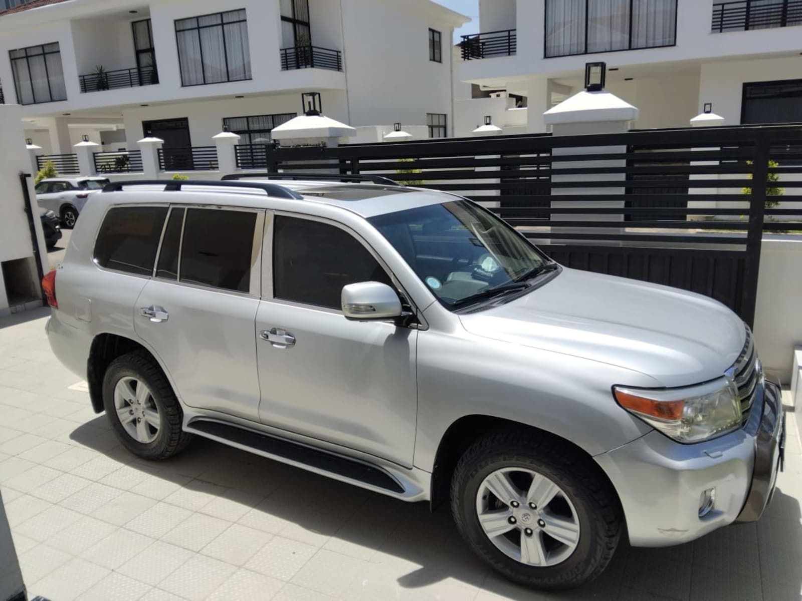 2015 Toyota Land Cruiser VX — photo 4