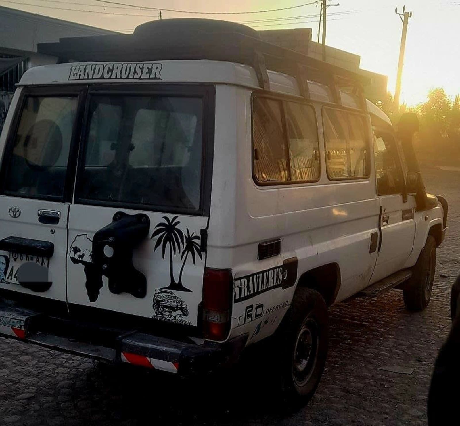 2012 Toyota Land Cruiser — photo 3