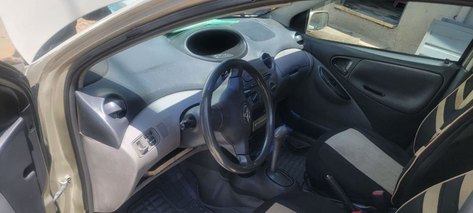 2002 Toyota Vitz — photo 5