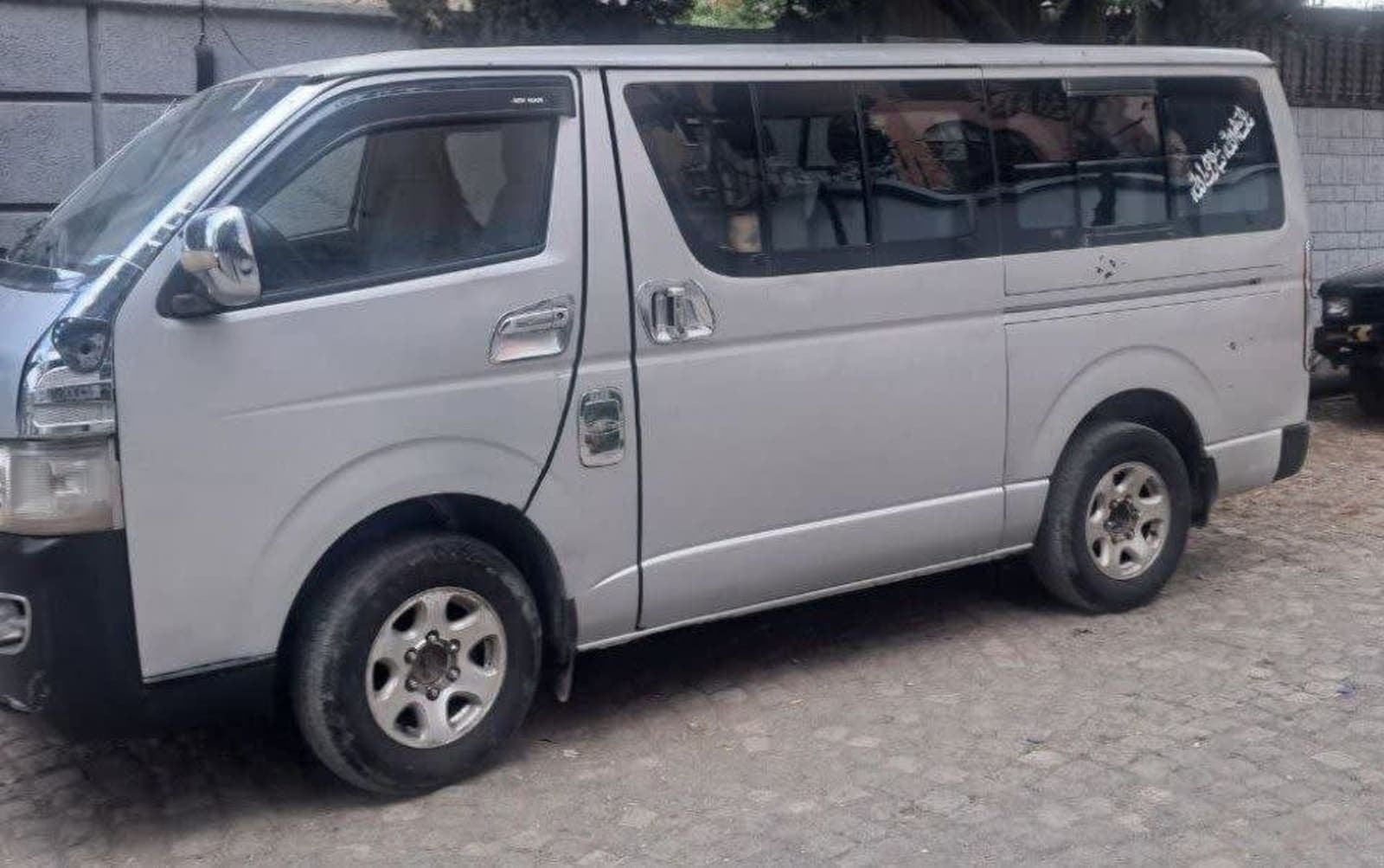 2007 Toyota Hiace — photo 2