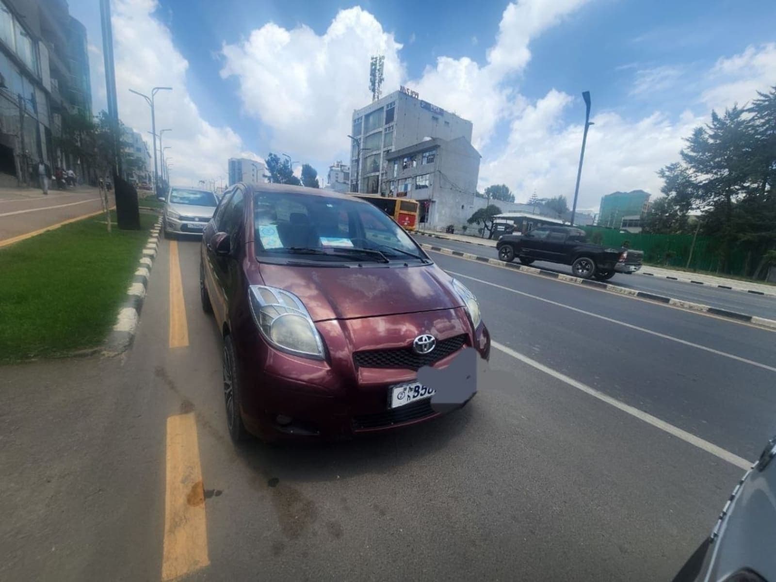 2010 Toyota Yaris Compact — photo 6