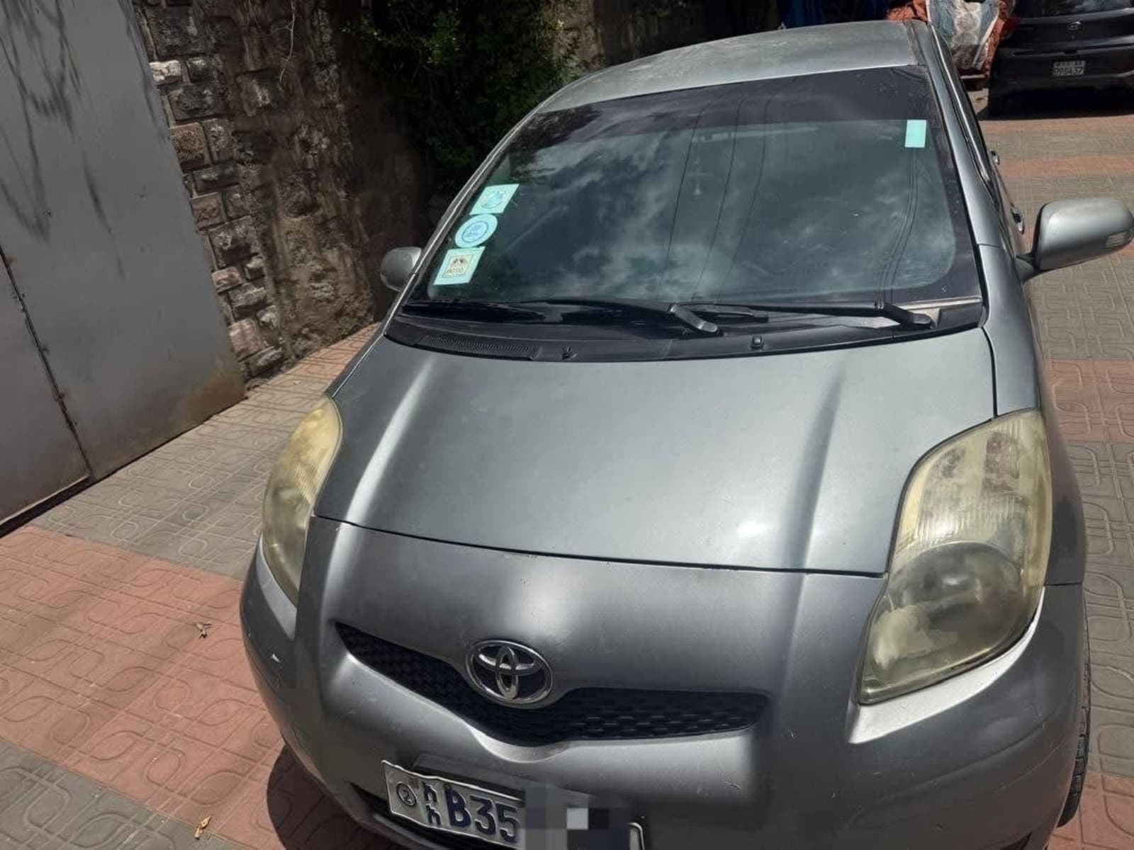 2010 Toyota Yaris Compact — photo 5