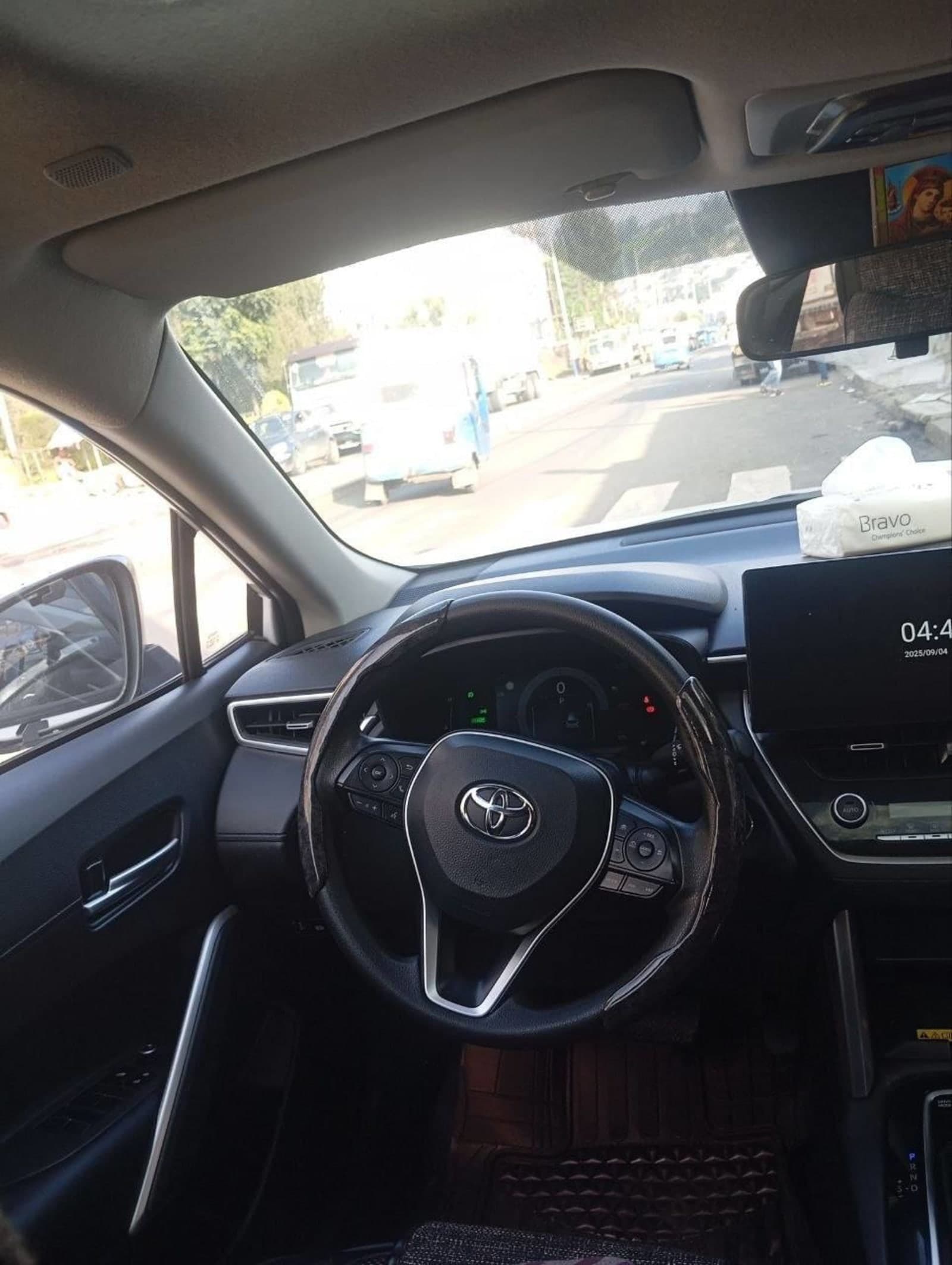 2023 Toyota Corolla Cross Hybrid — photo 5
