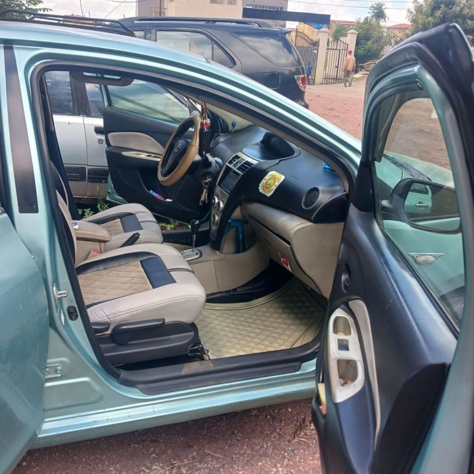 2008 Toyota Yaris Belta — photo 2